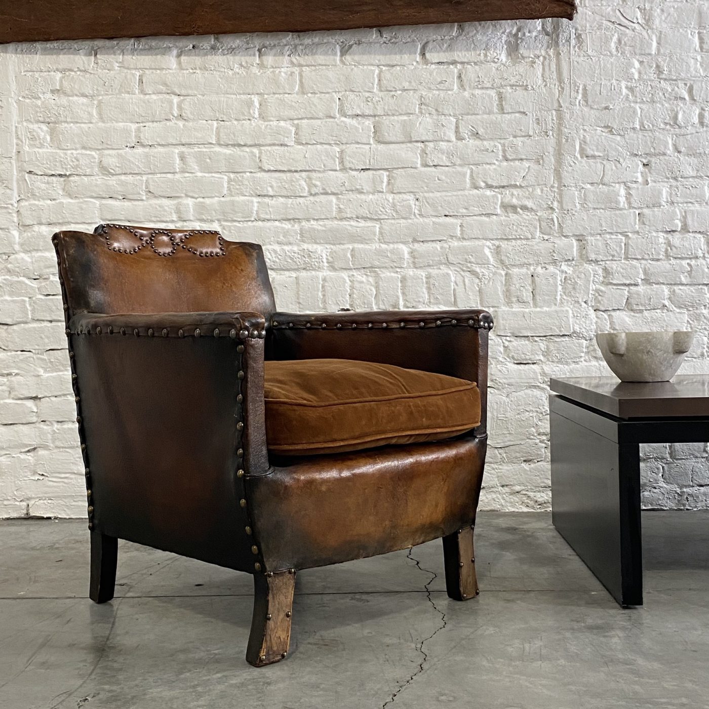 objet-vagabond-leather-armchair0002