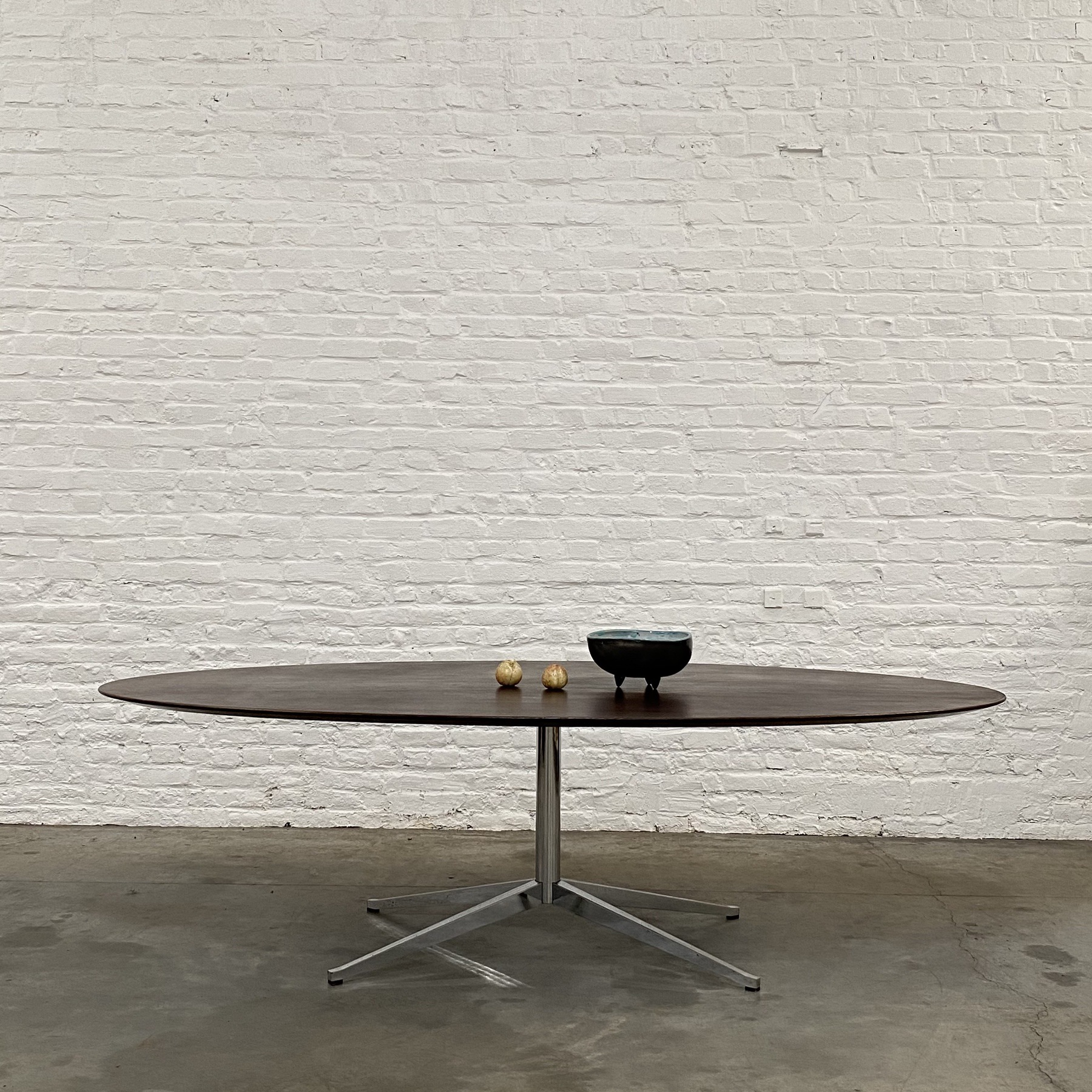objet-vagabond-knoll-table0005
