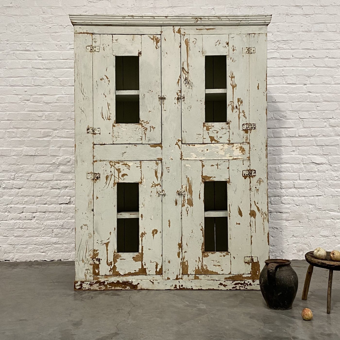 objet-vagabond-painted-cupboard0000