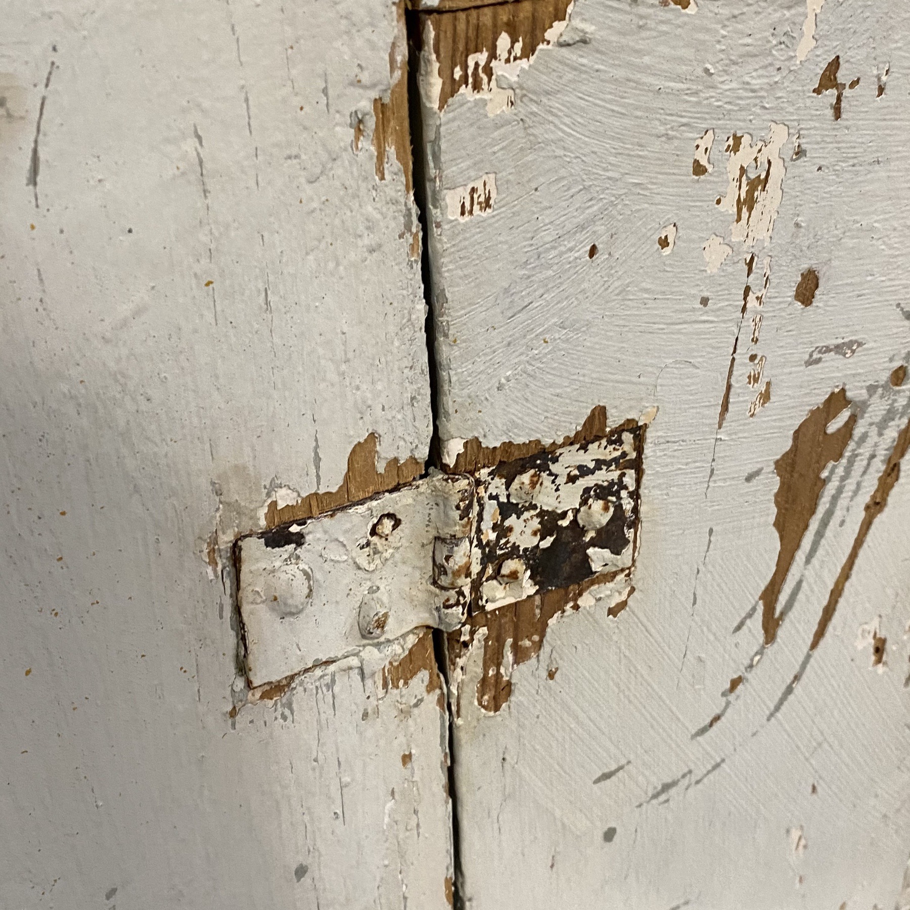 objet-vagabond-painted-cupboard0005