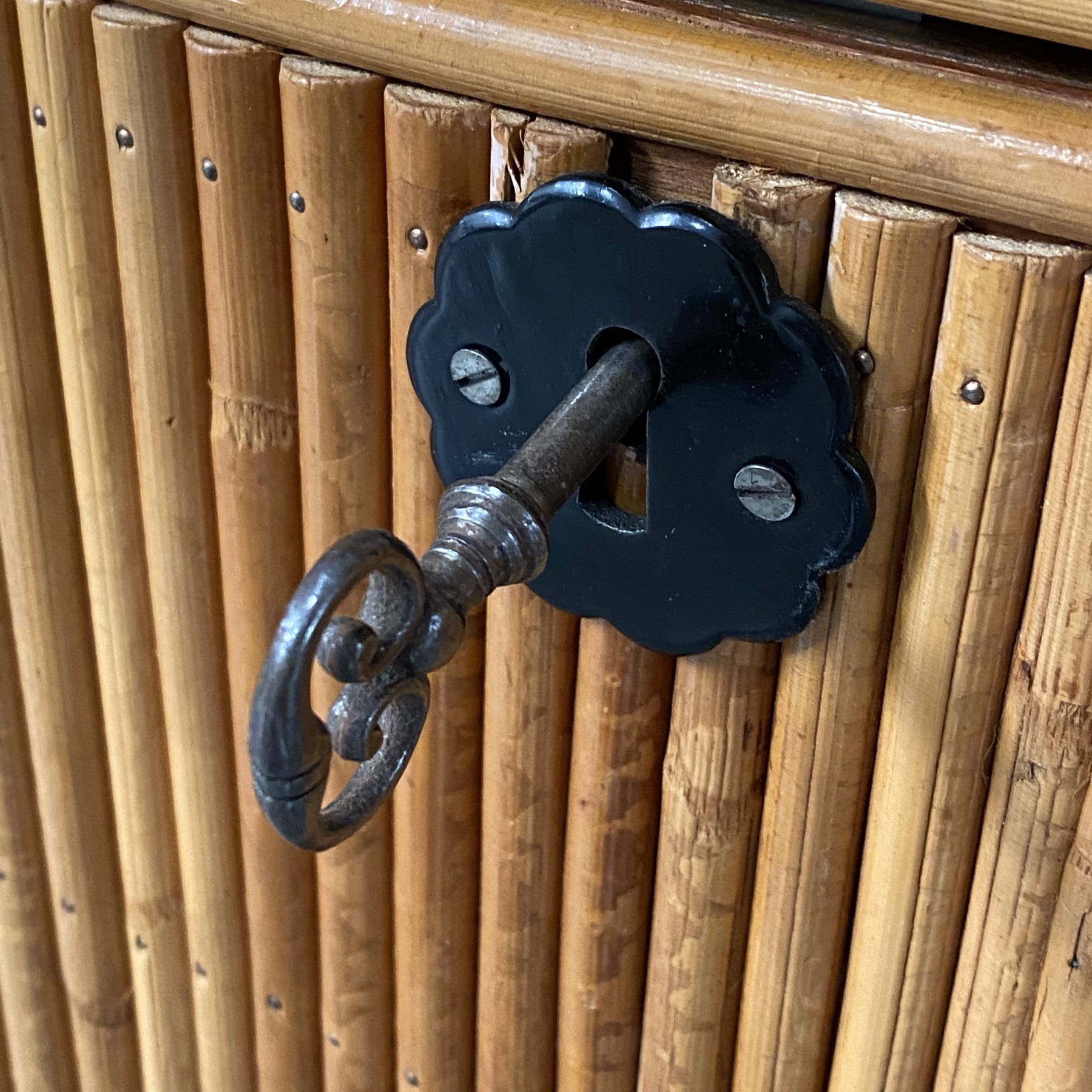 objet-vagabond-rattan-cabinet0004