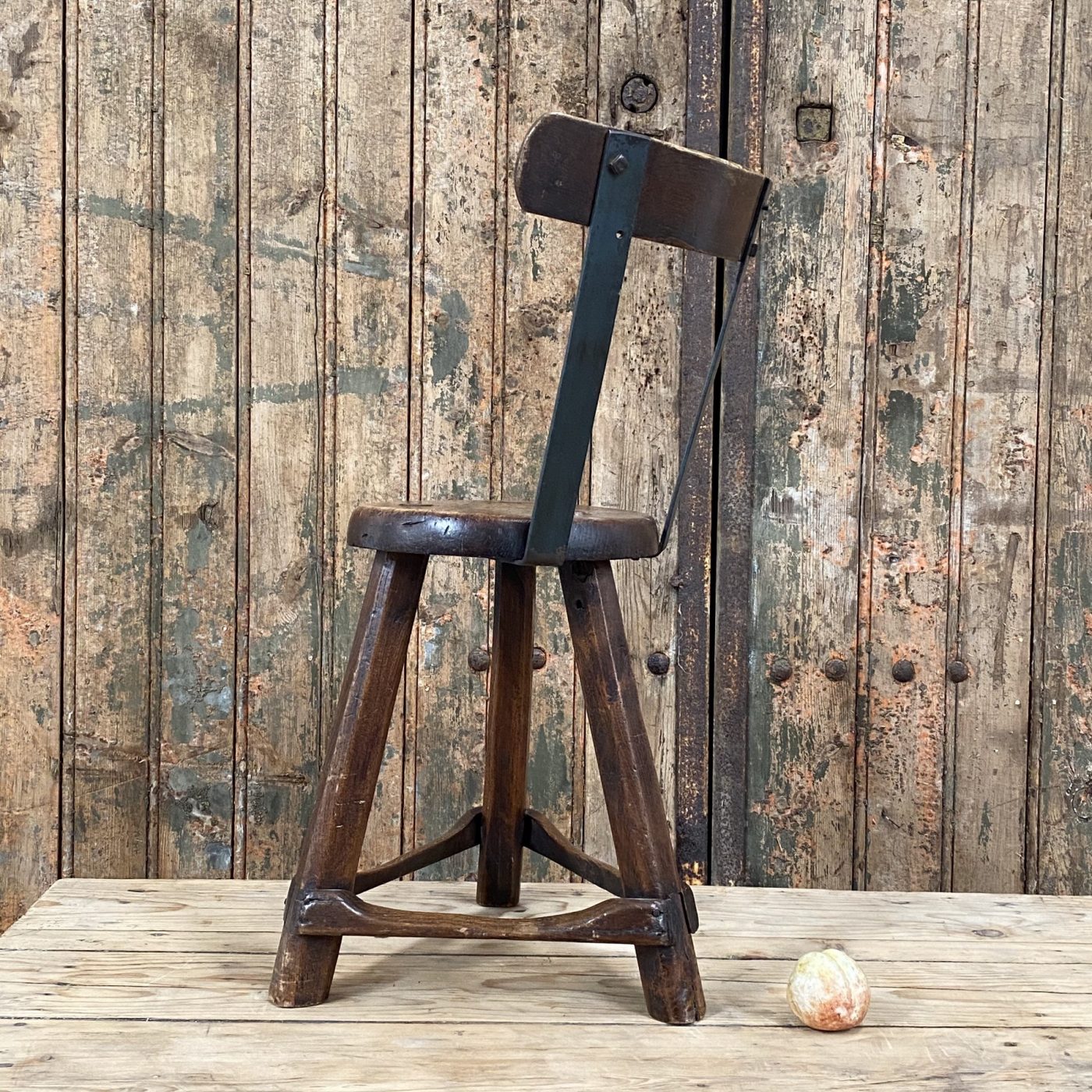 objet-vagabond-tripod-stool0002