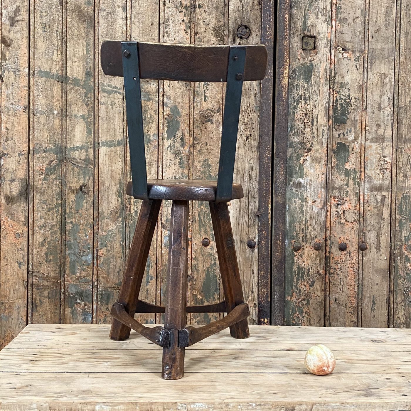 objet-vagabond-tripod-stool0003