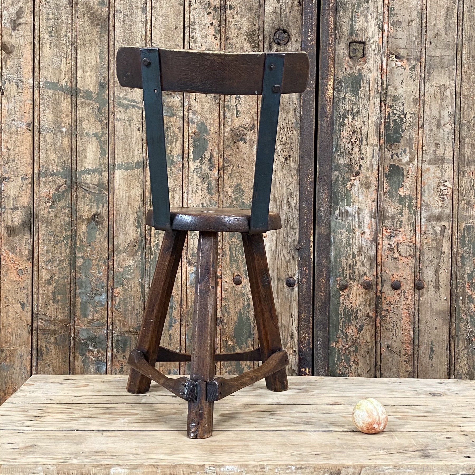 objet-vagabond-tripod-stool0003