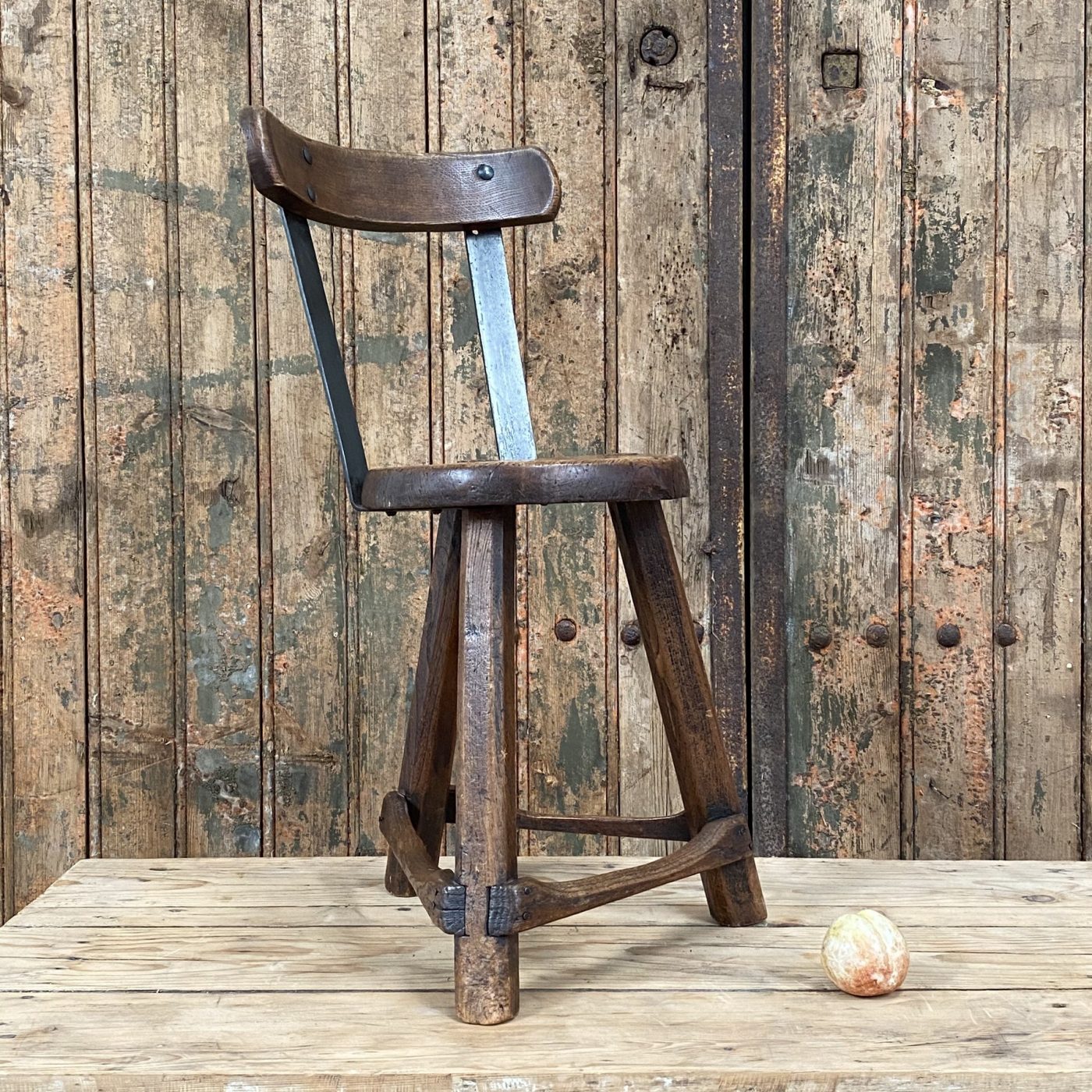 objet-vagabond-tripod-stool0005