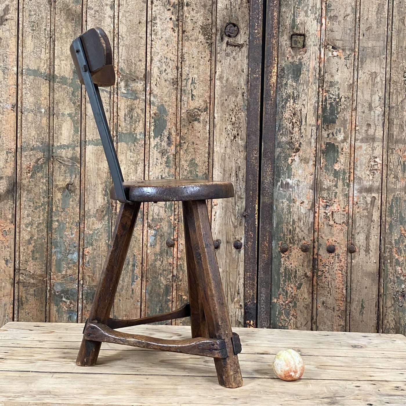 objet-vagabond-tripod-stool0007