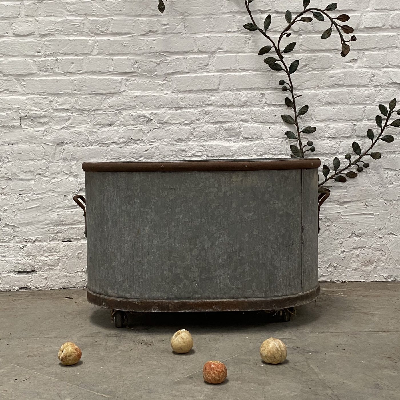 objet-vagabond-zinc-planter0001