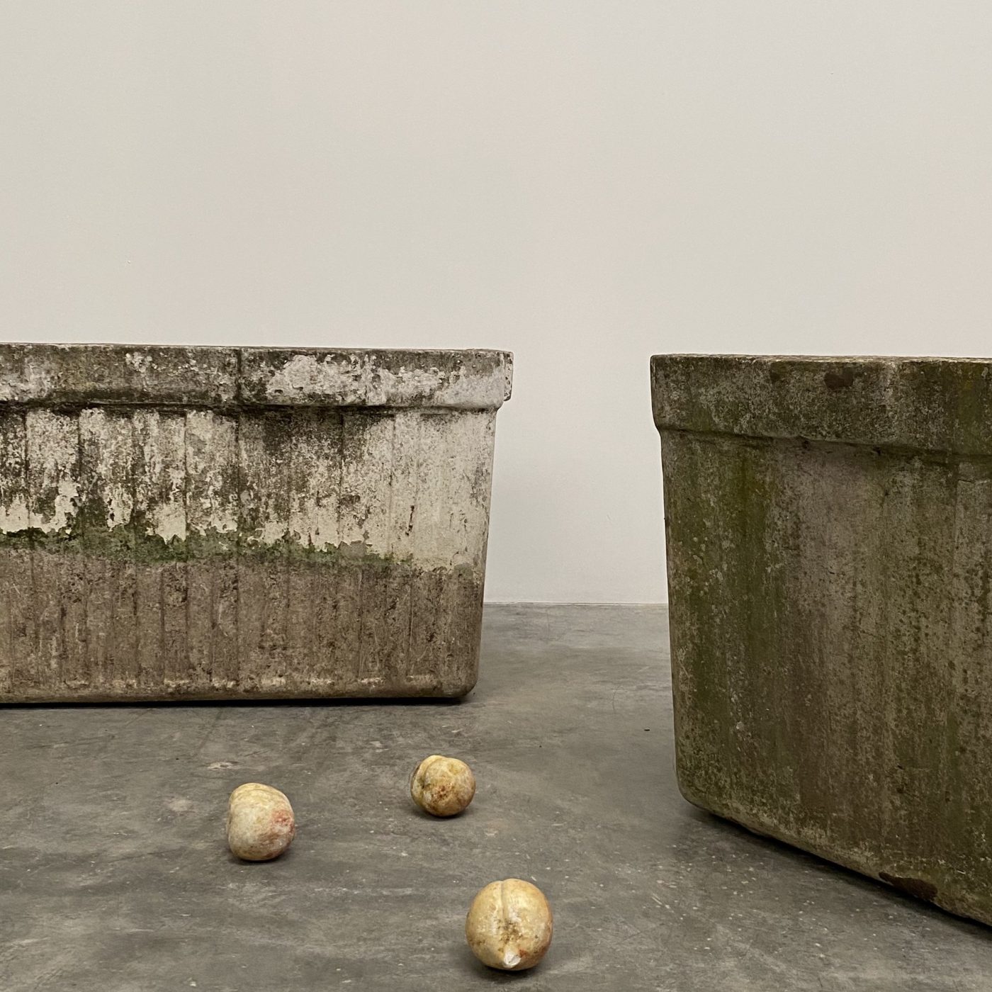 objet-vagabond-concrete-planters0001