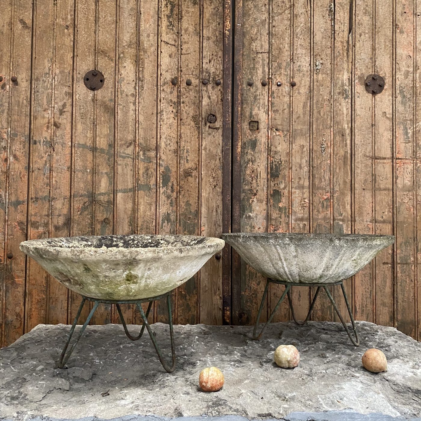 objet-vagabond-concrete-planters0001