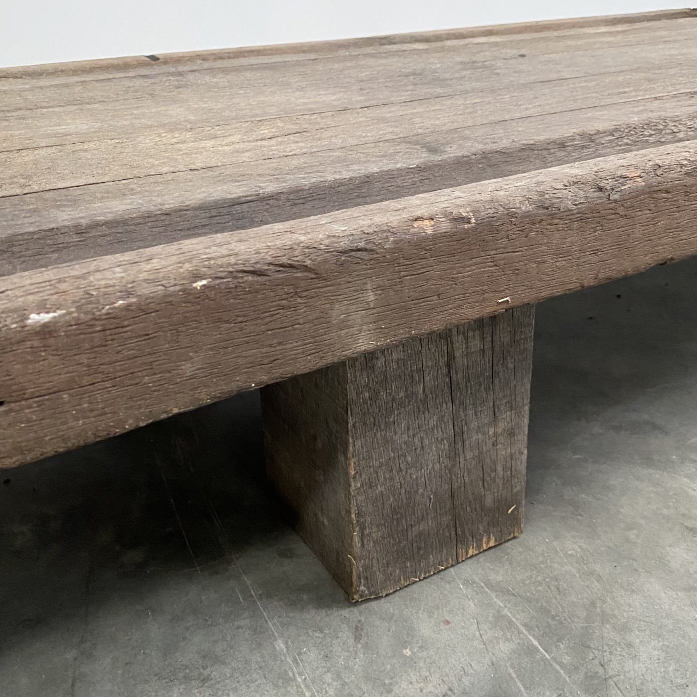 objet-vagabond-huge-coffeetable0001