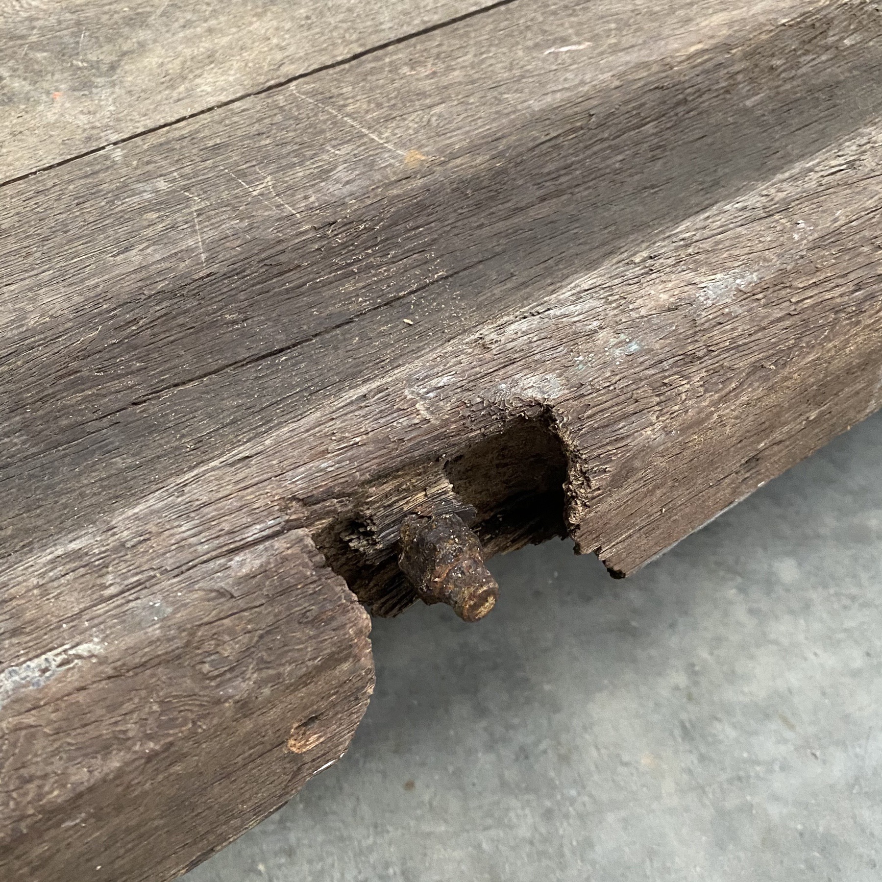 objet-vagabond-huge-coffeetable0005