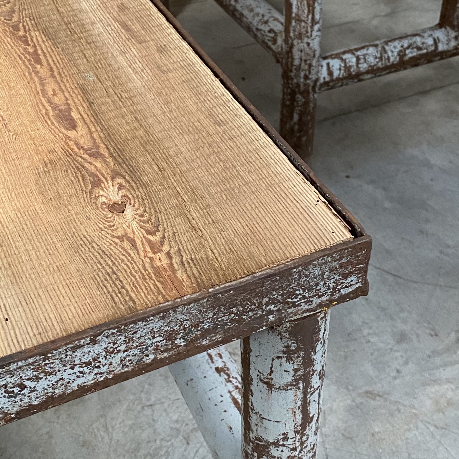 objet-vagabond-industrial-tables0000