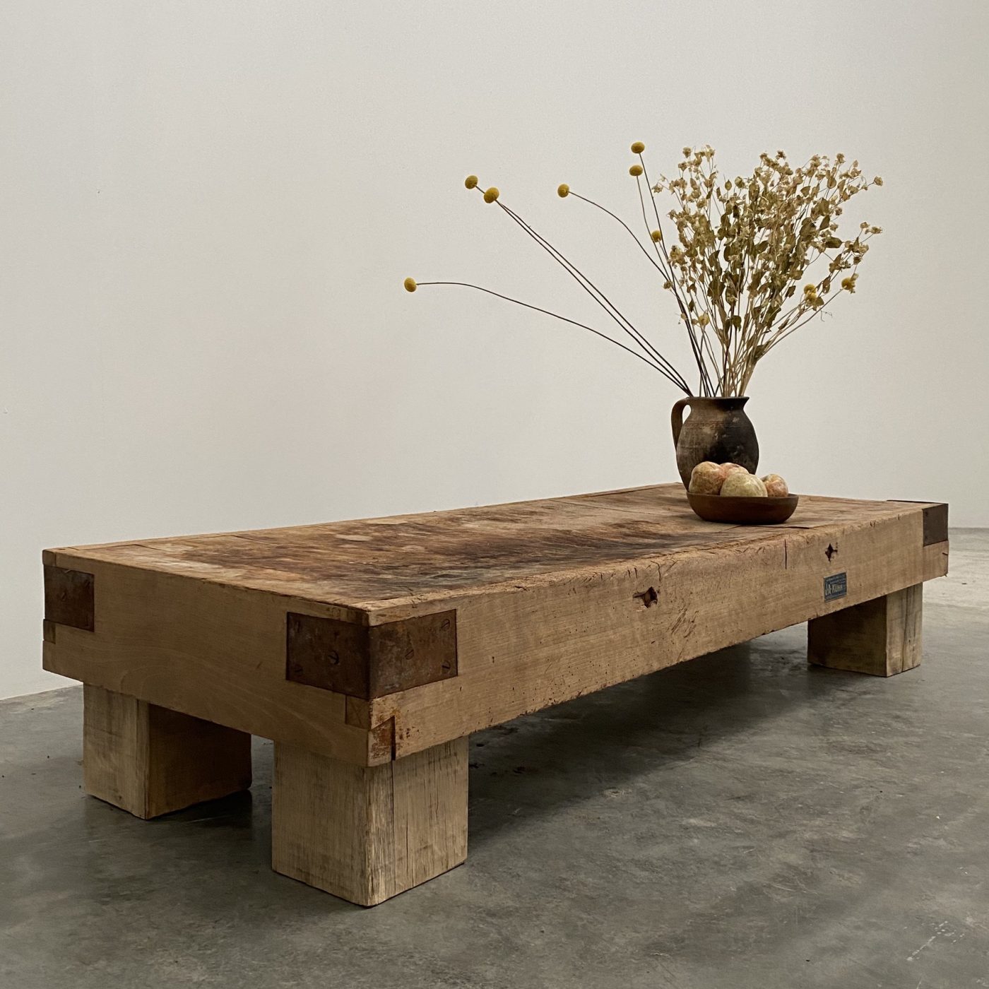 objet-vagabond-massive-coffeetable0003