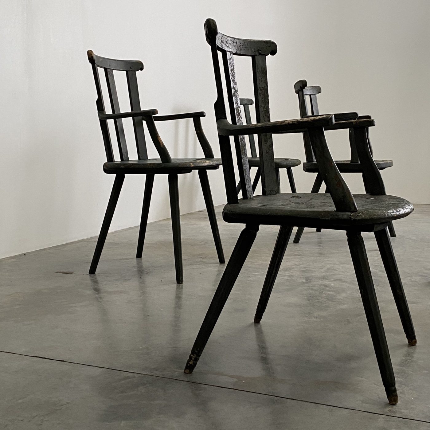 objet-vagabond-painted-chairs0007