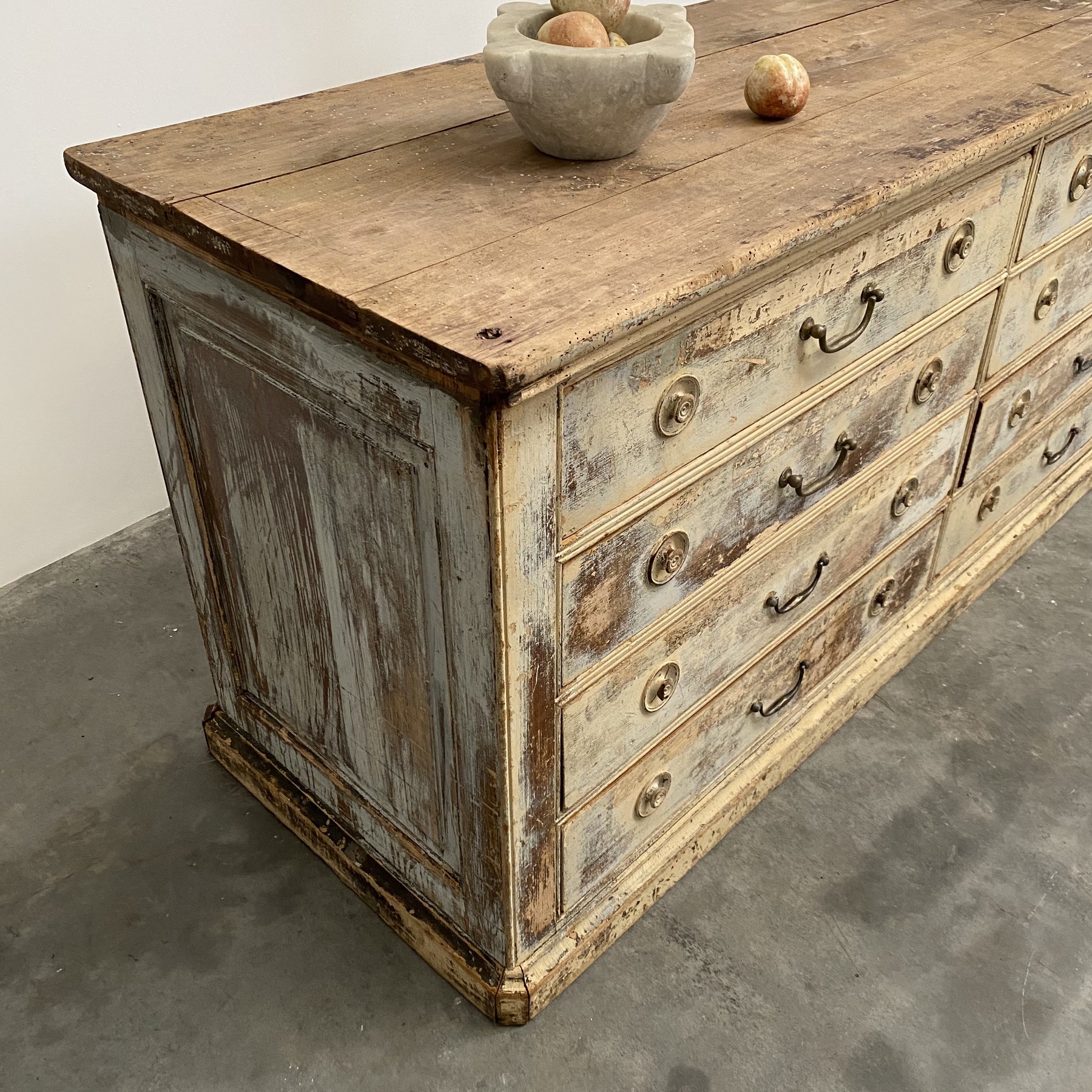 objet-vagabond-painted-chest0003
