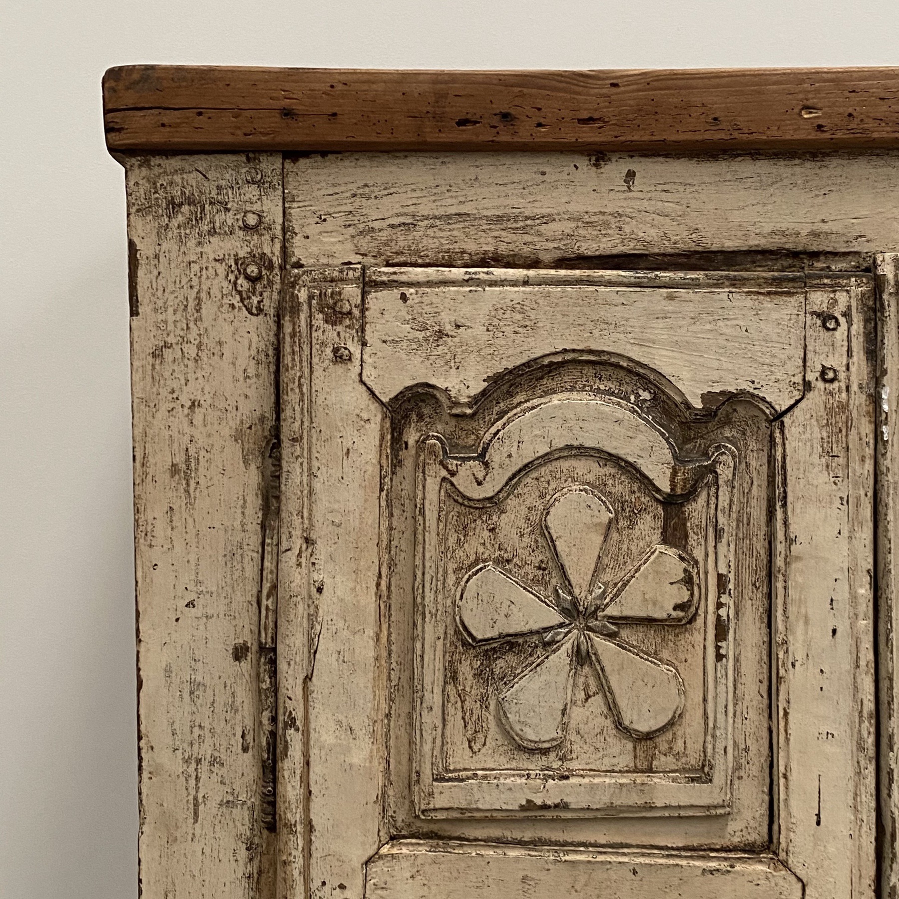 objet-vagabond-painted-cupboard0003