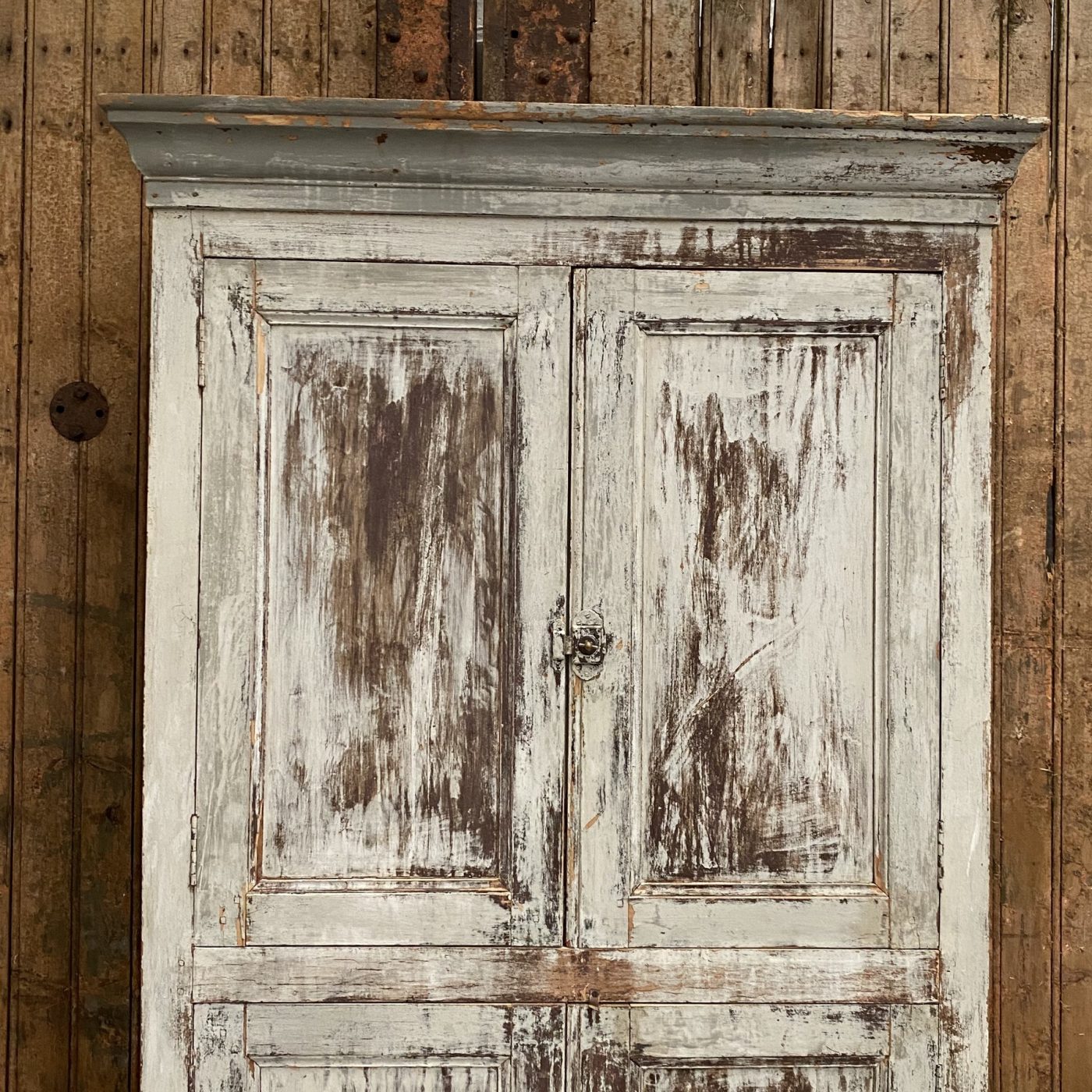 objet-vagabond-painted-cupboard0005