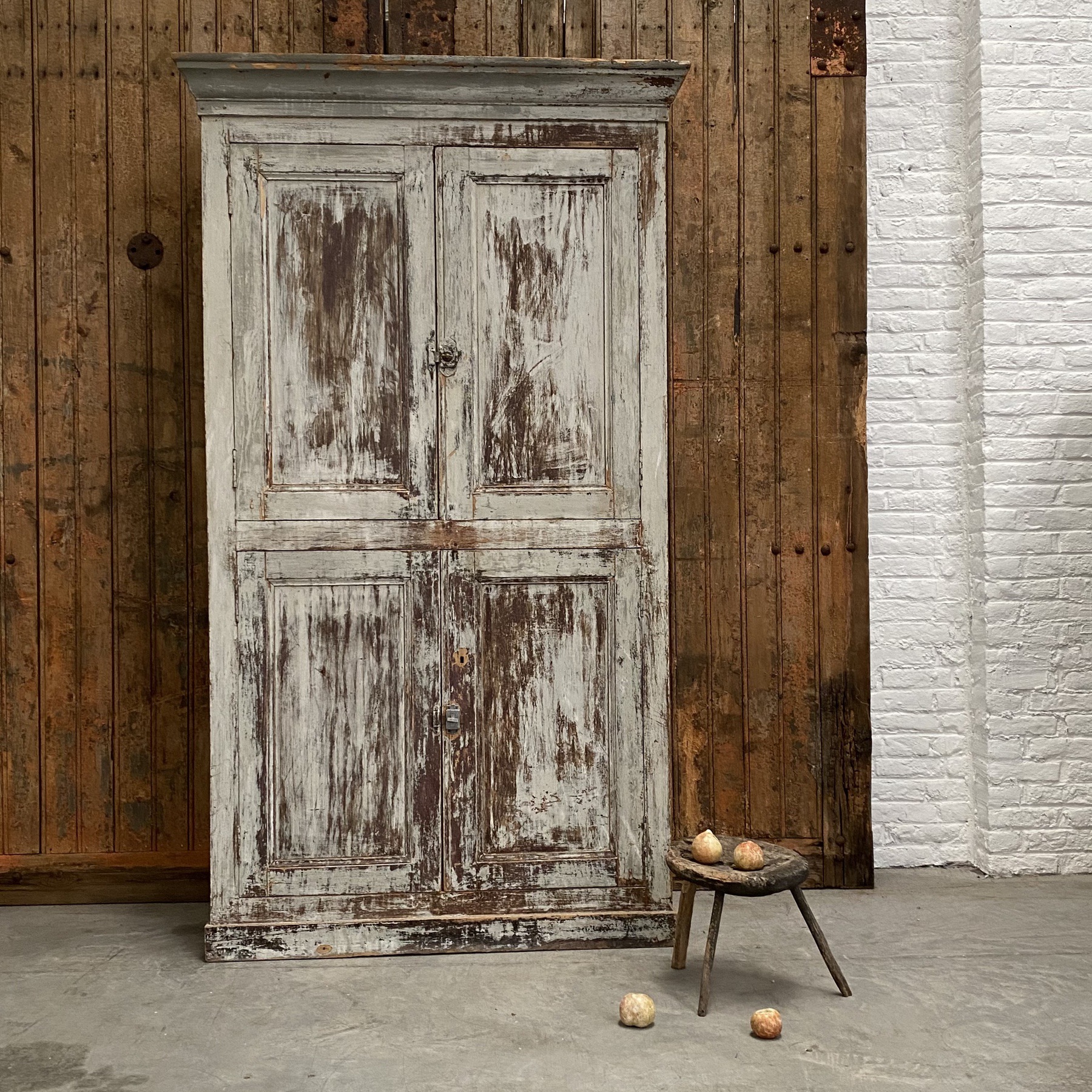 objet-vagabond-painted-cupboard0007