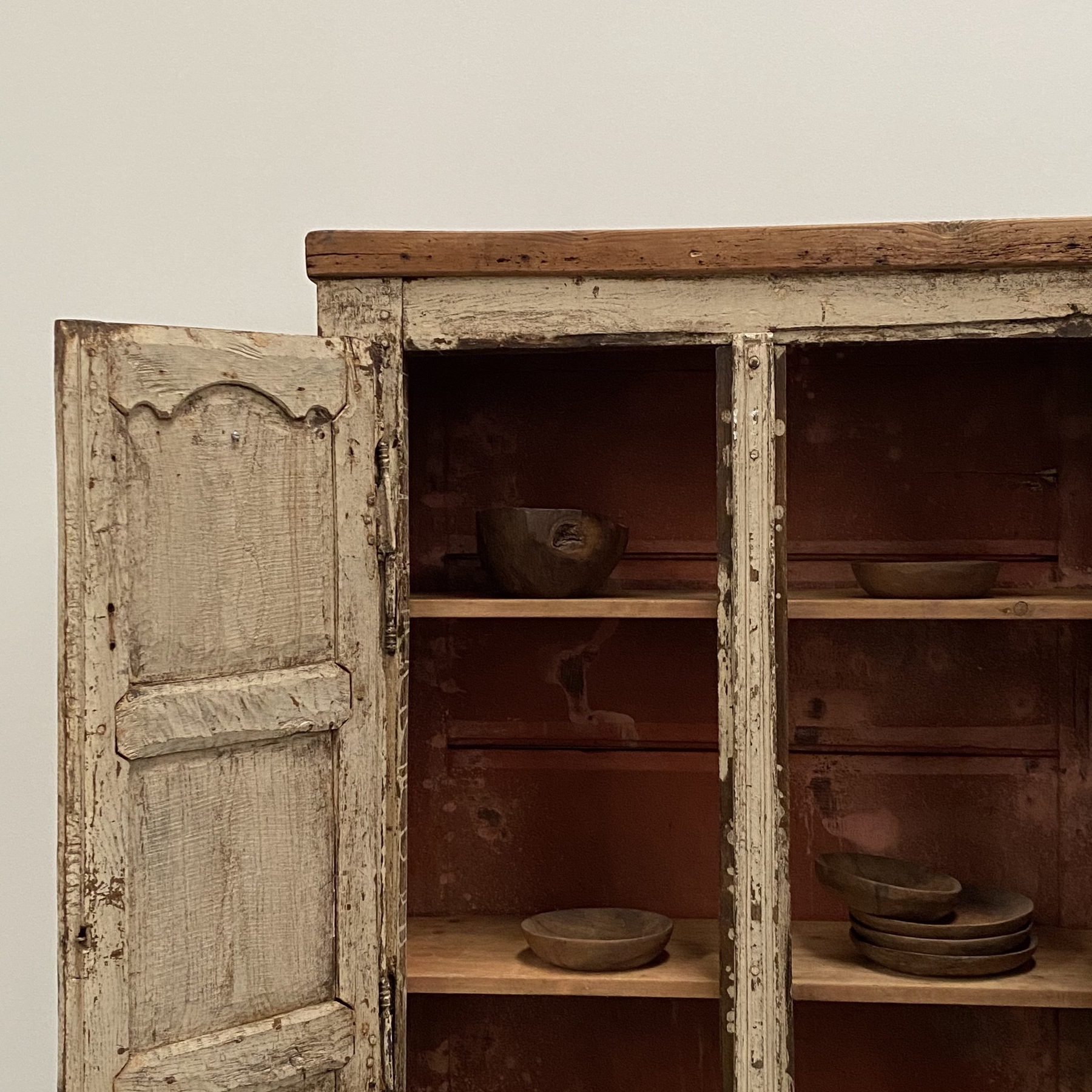 objet-vagabond-painted-cupboard0008