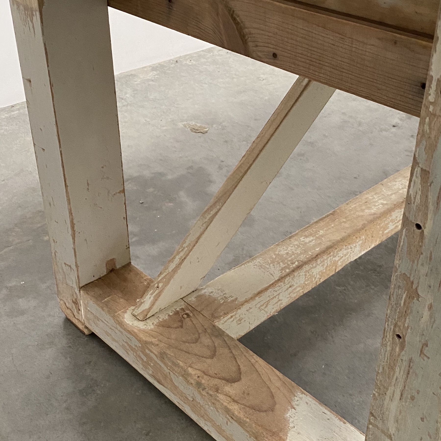 objet-vagabond-painted-workbench0002