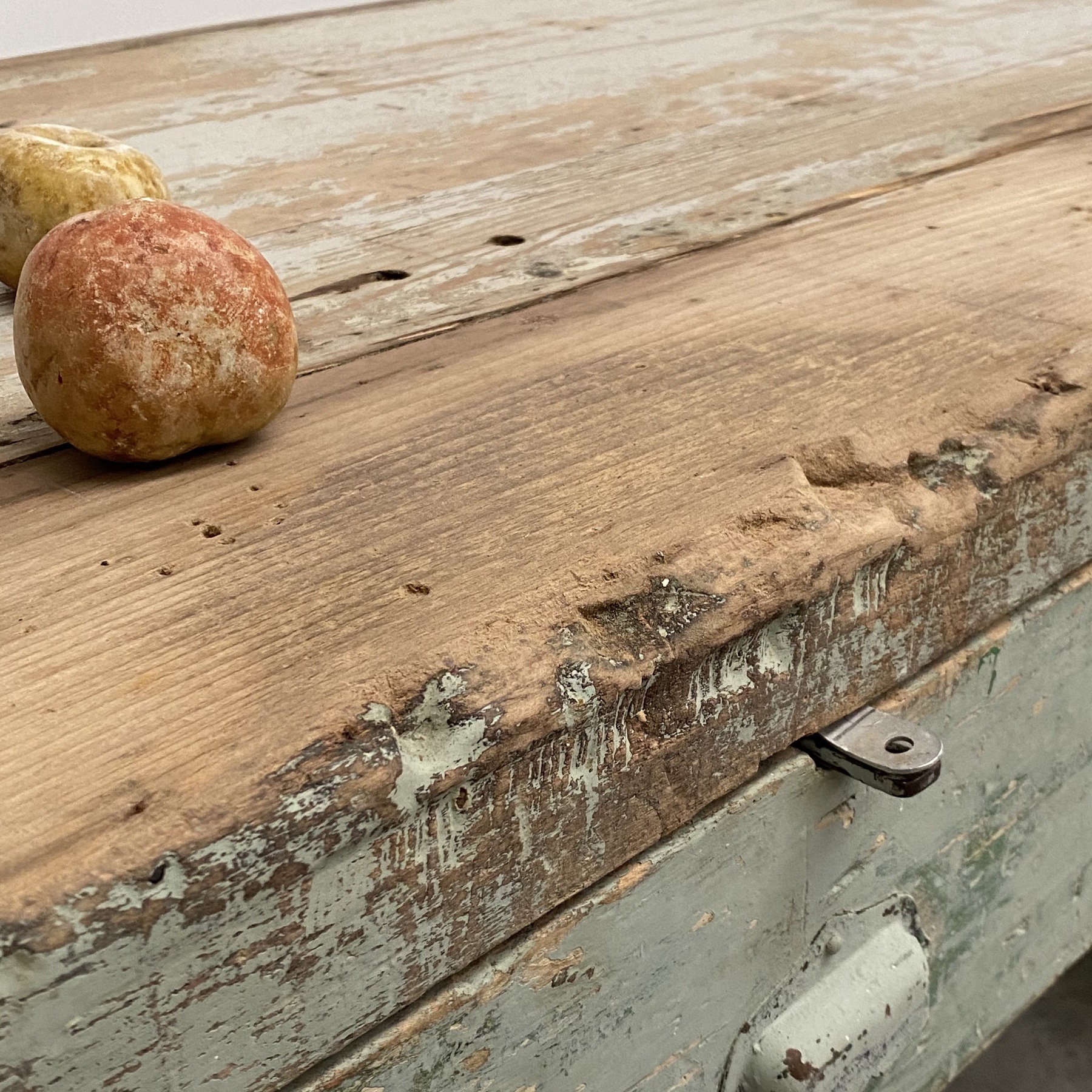 objet-vagabond-painted-workbench0006