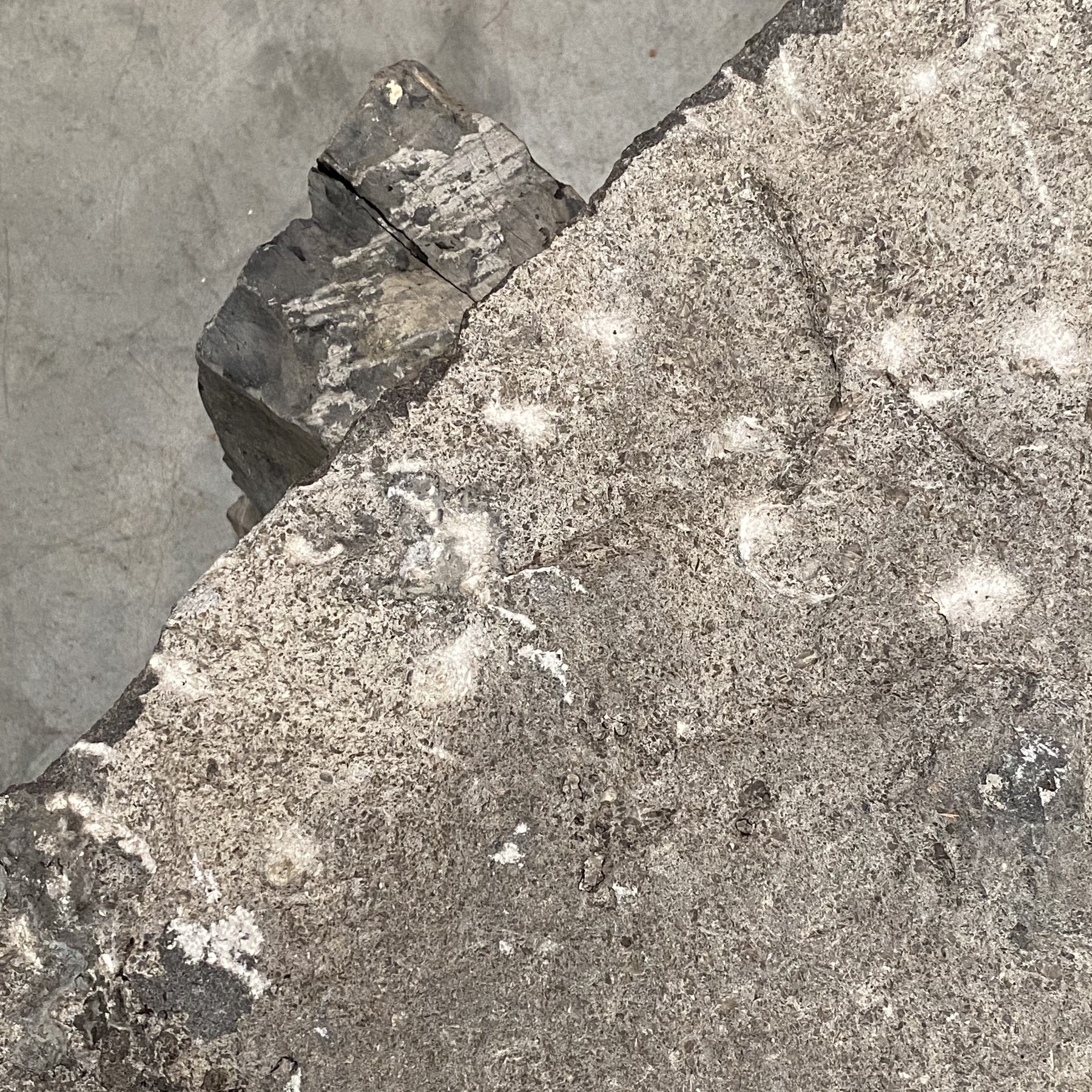 objet-vagabond-stone-coffee-table0002