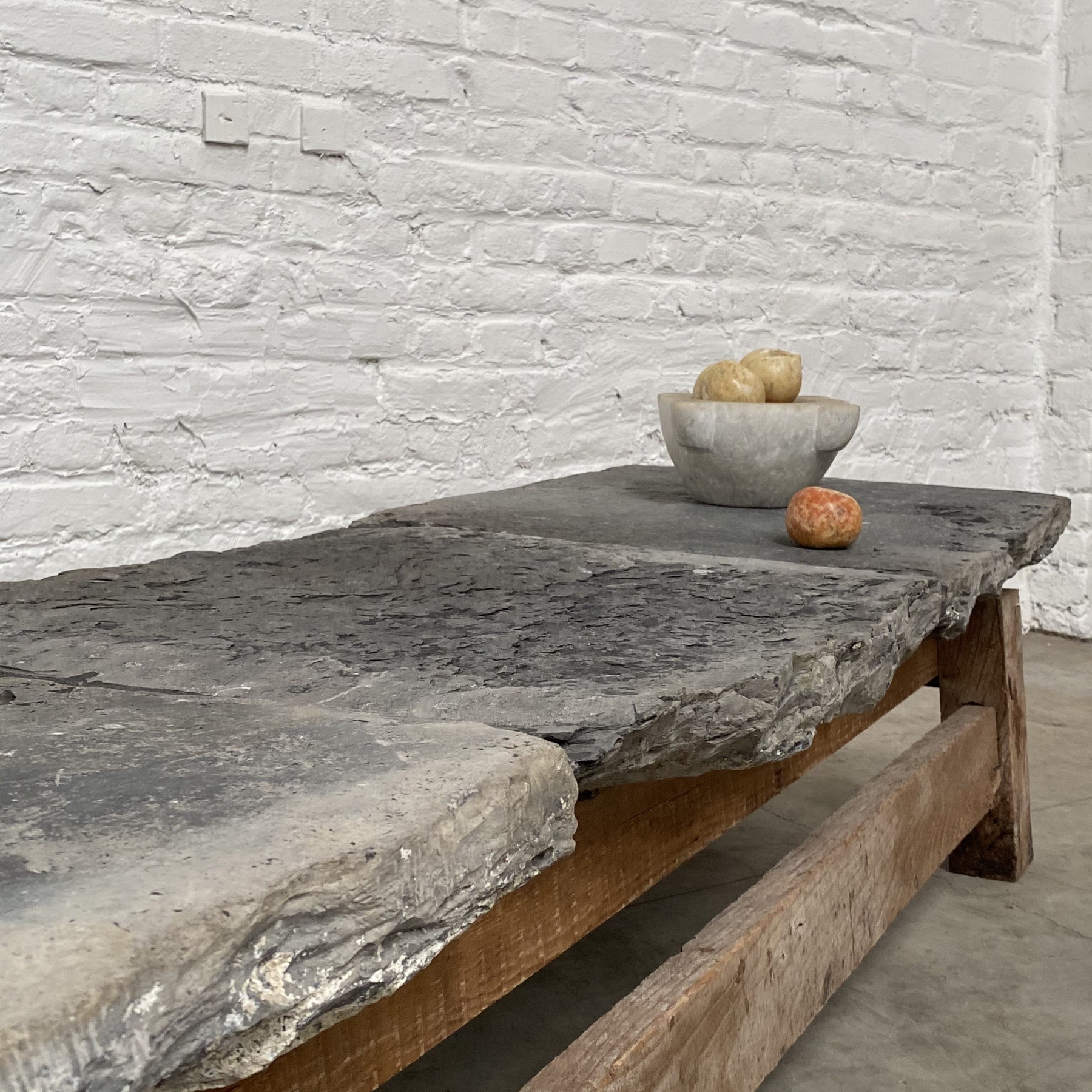 objet-vagabond-stone-table0002
