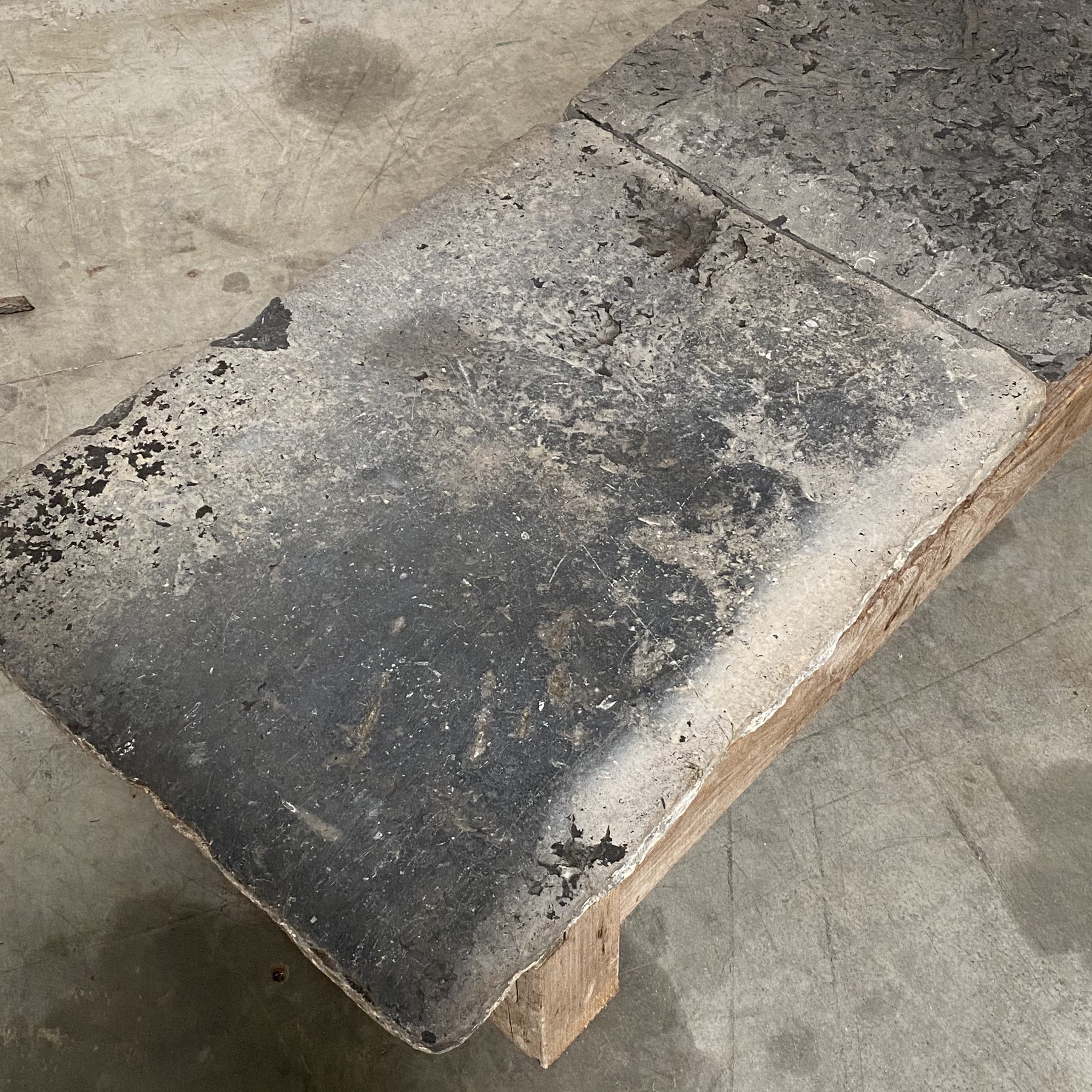 objet-vagabond-stone-table0004