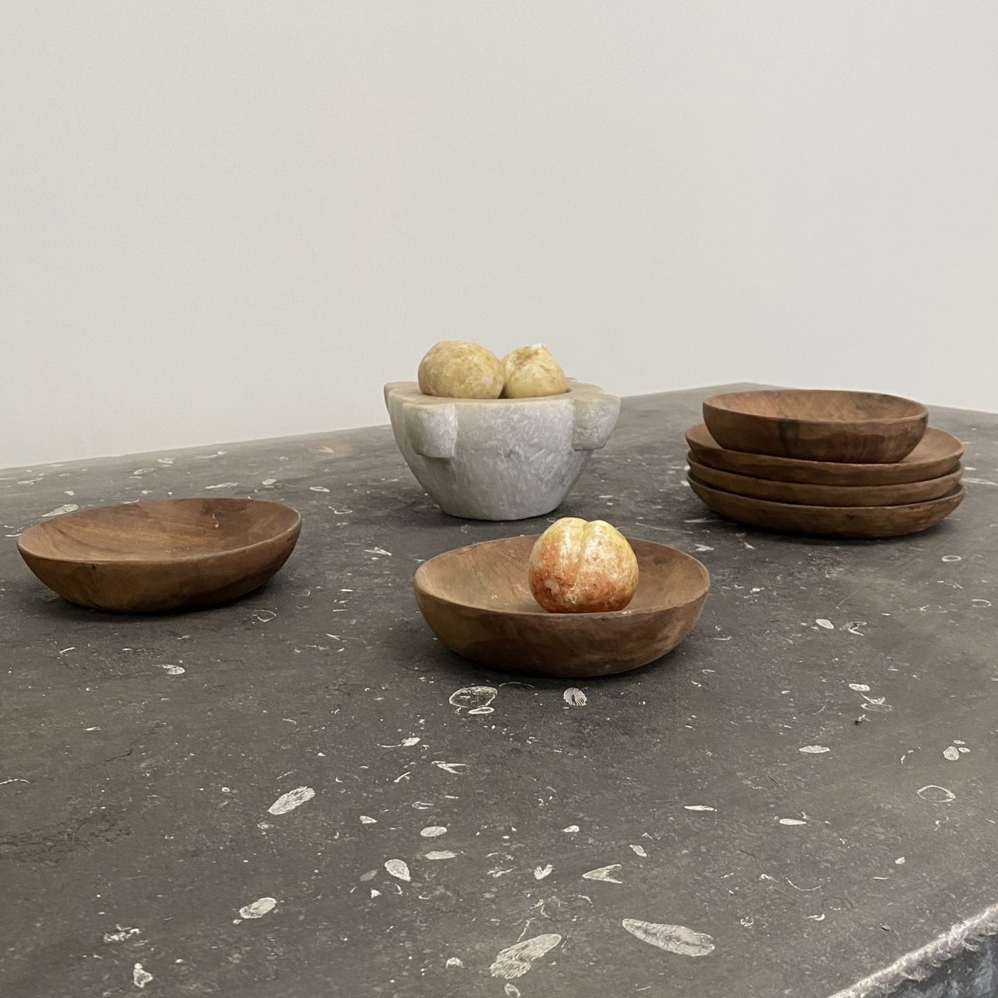 objet-vagabond-stone-table0005