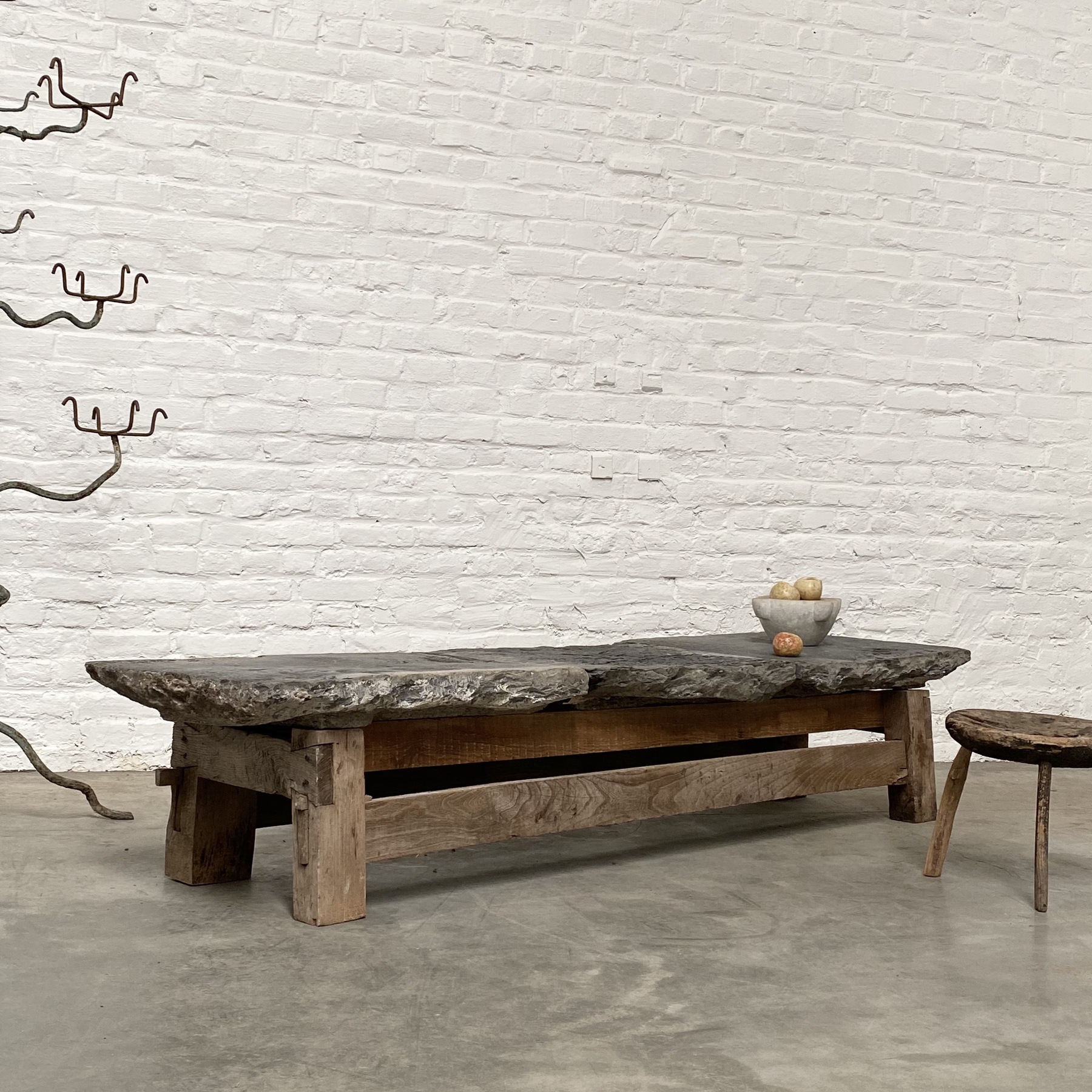 objet-vagabond-stone-table0007