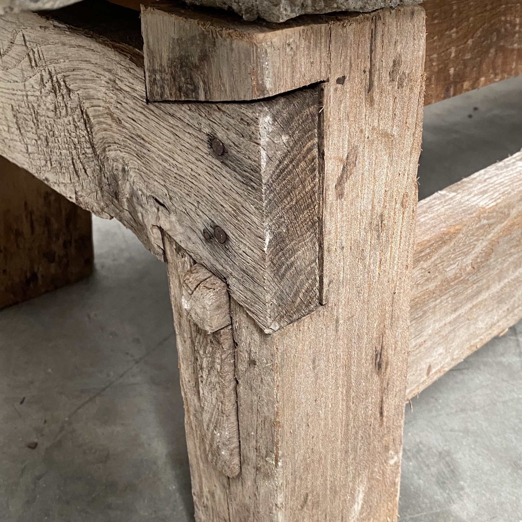 objet-vagabond-stone-table0008