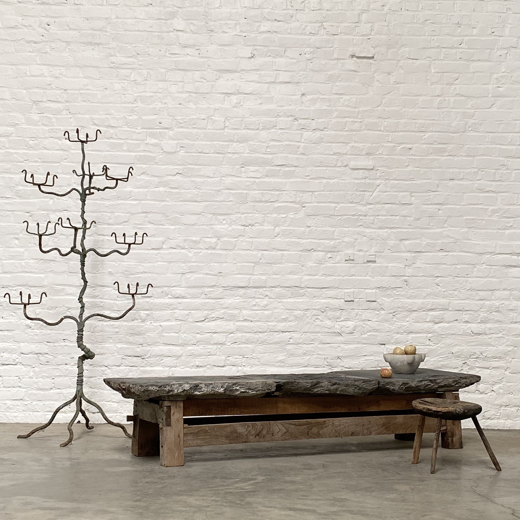 objet-vagabond-stone-table0009