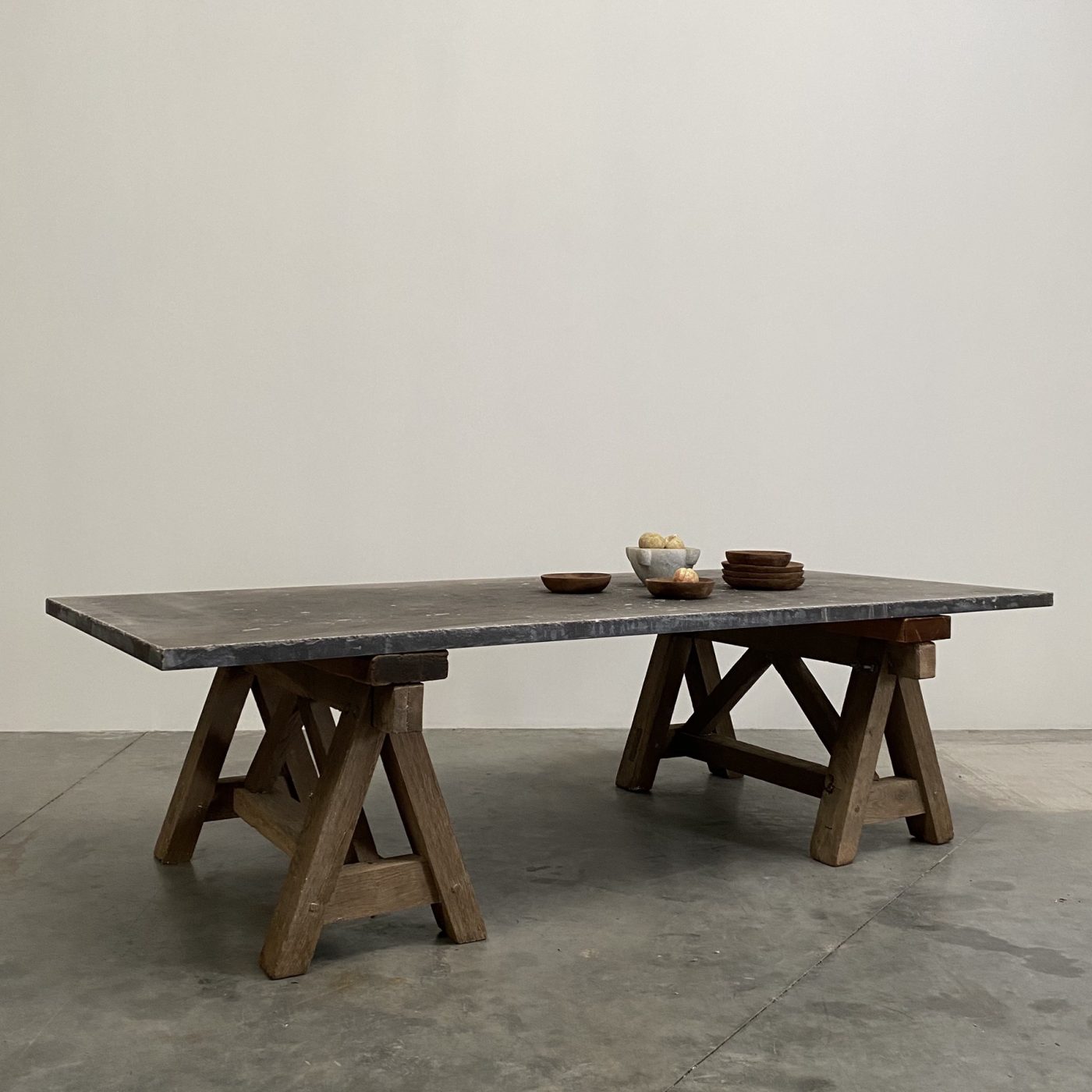 objet-vagabond-stone-table0010