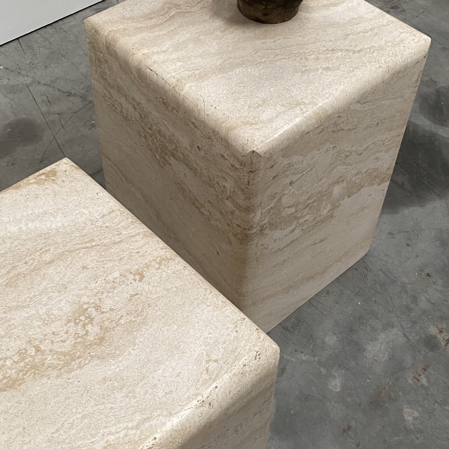 travertin side tables Objet Vagabond