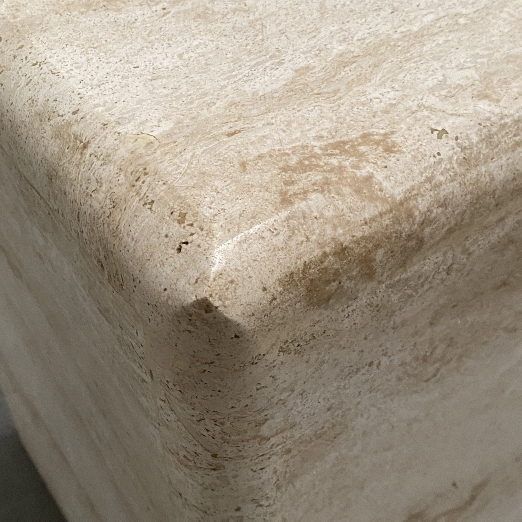 objet-vagabond-travertin-sidetables0004