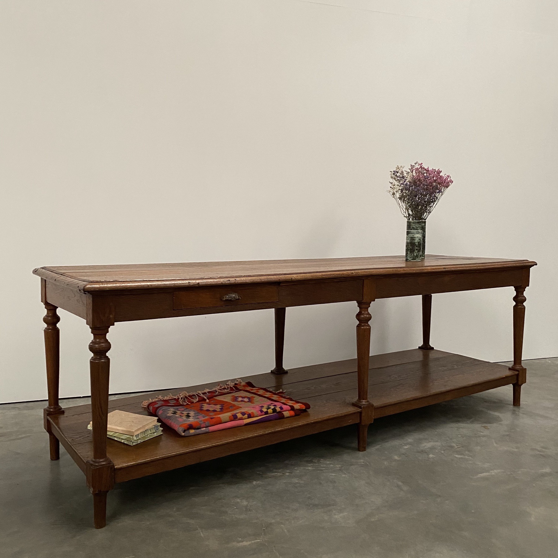 objet-vagabond-draper-table0003