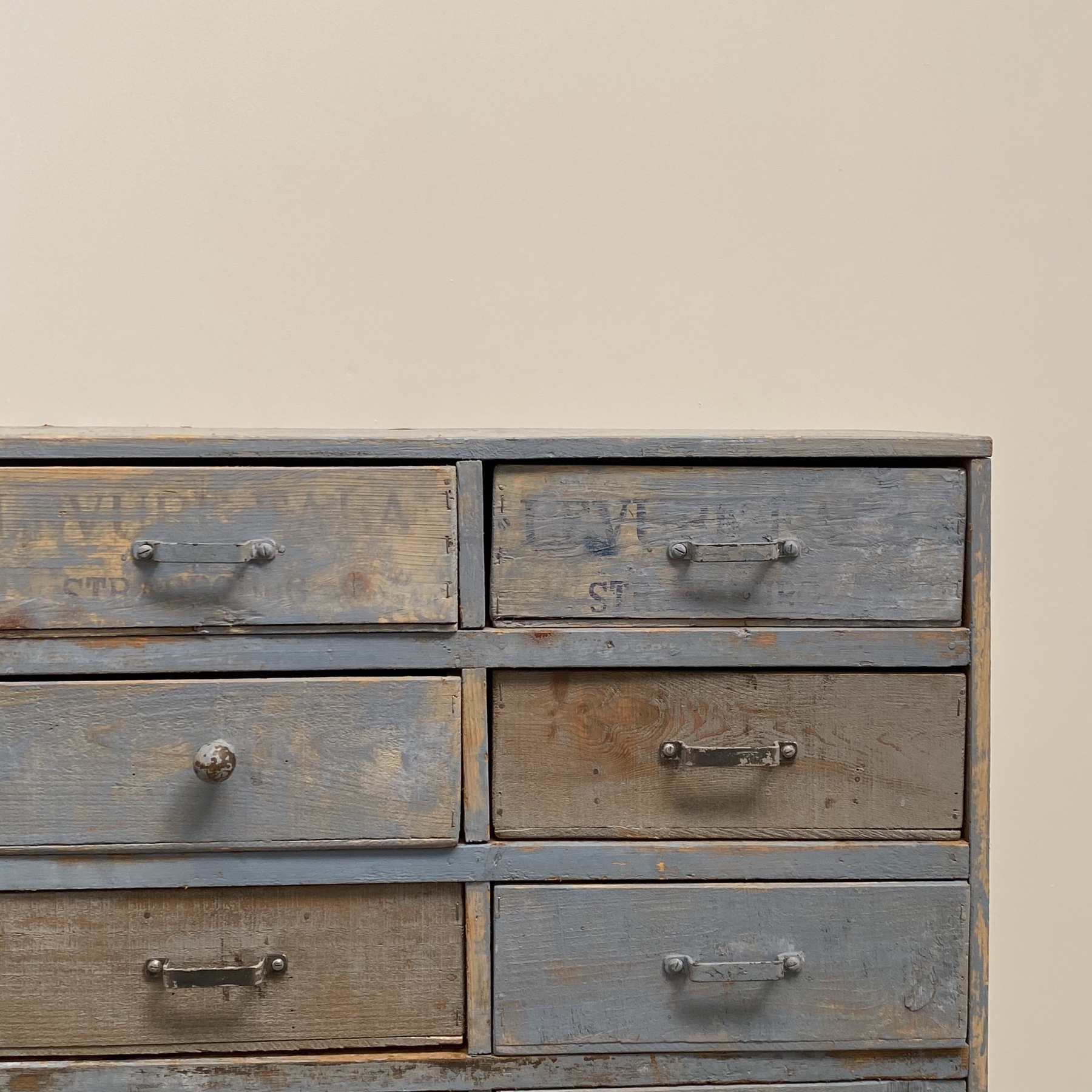 objet-vagabond-industrial-chest0001
