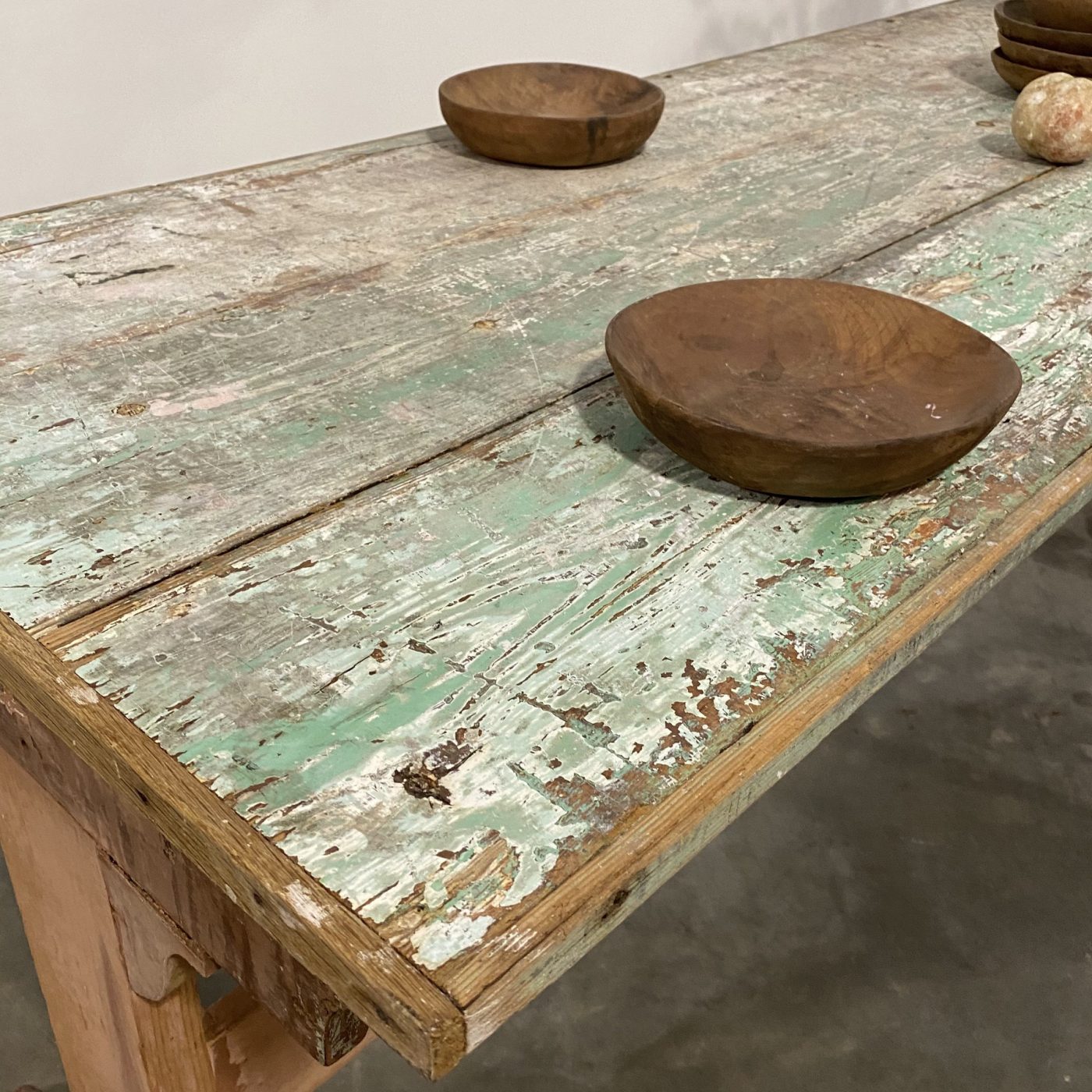 objet-vagabond-painted-table0002