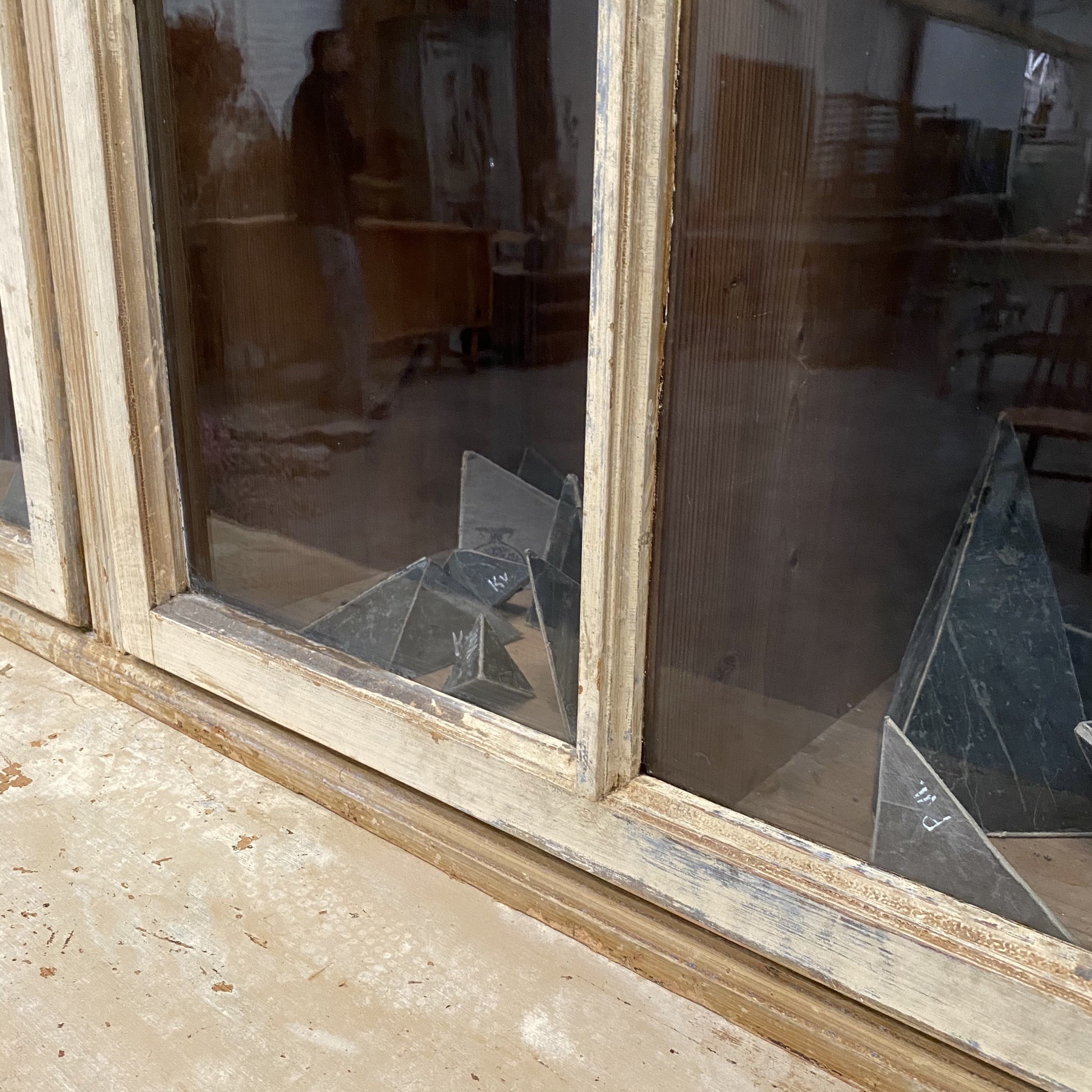 objet-vagabond-painted-cabinet0003