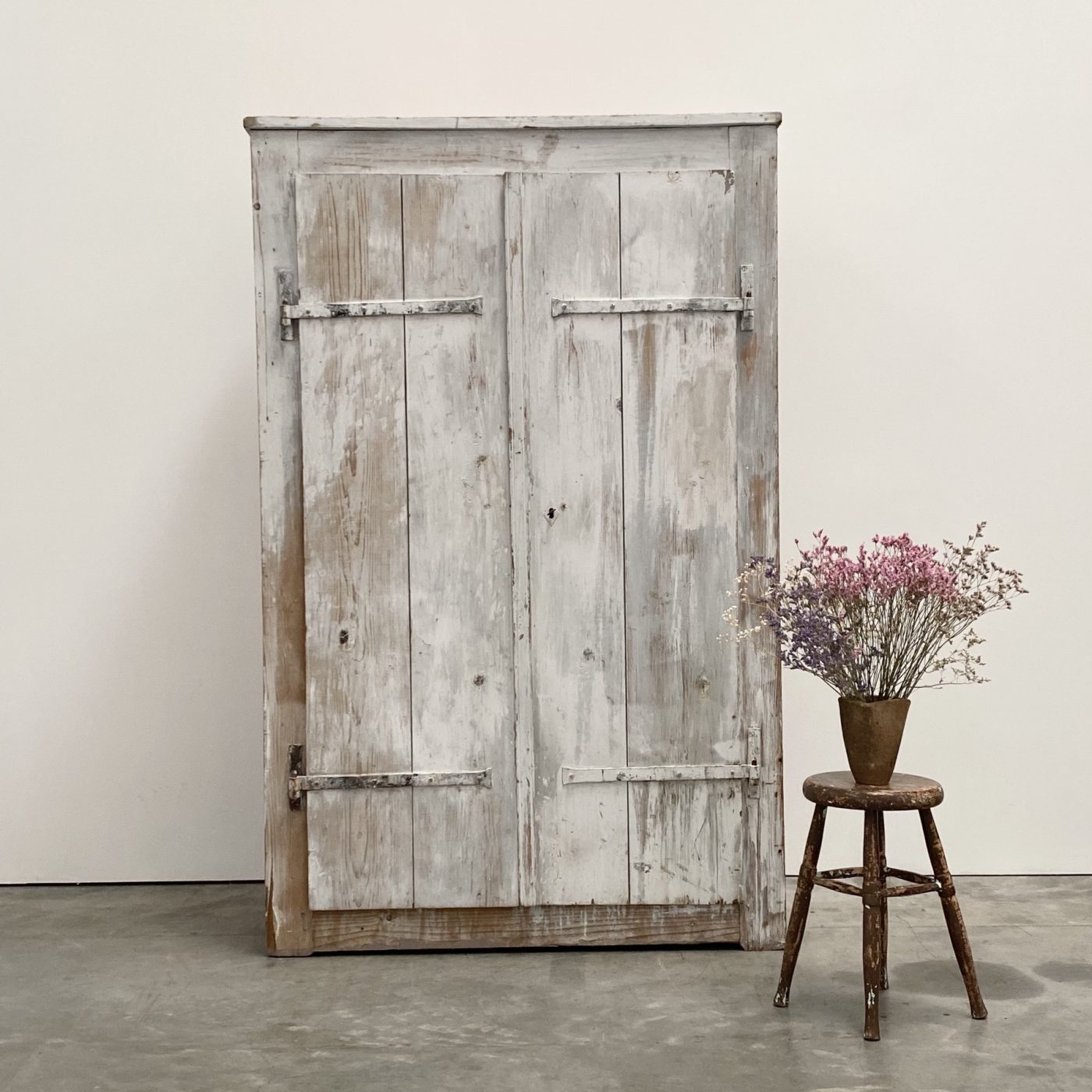 objet-vagabond-painted-cupboard0002