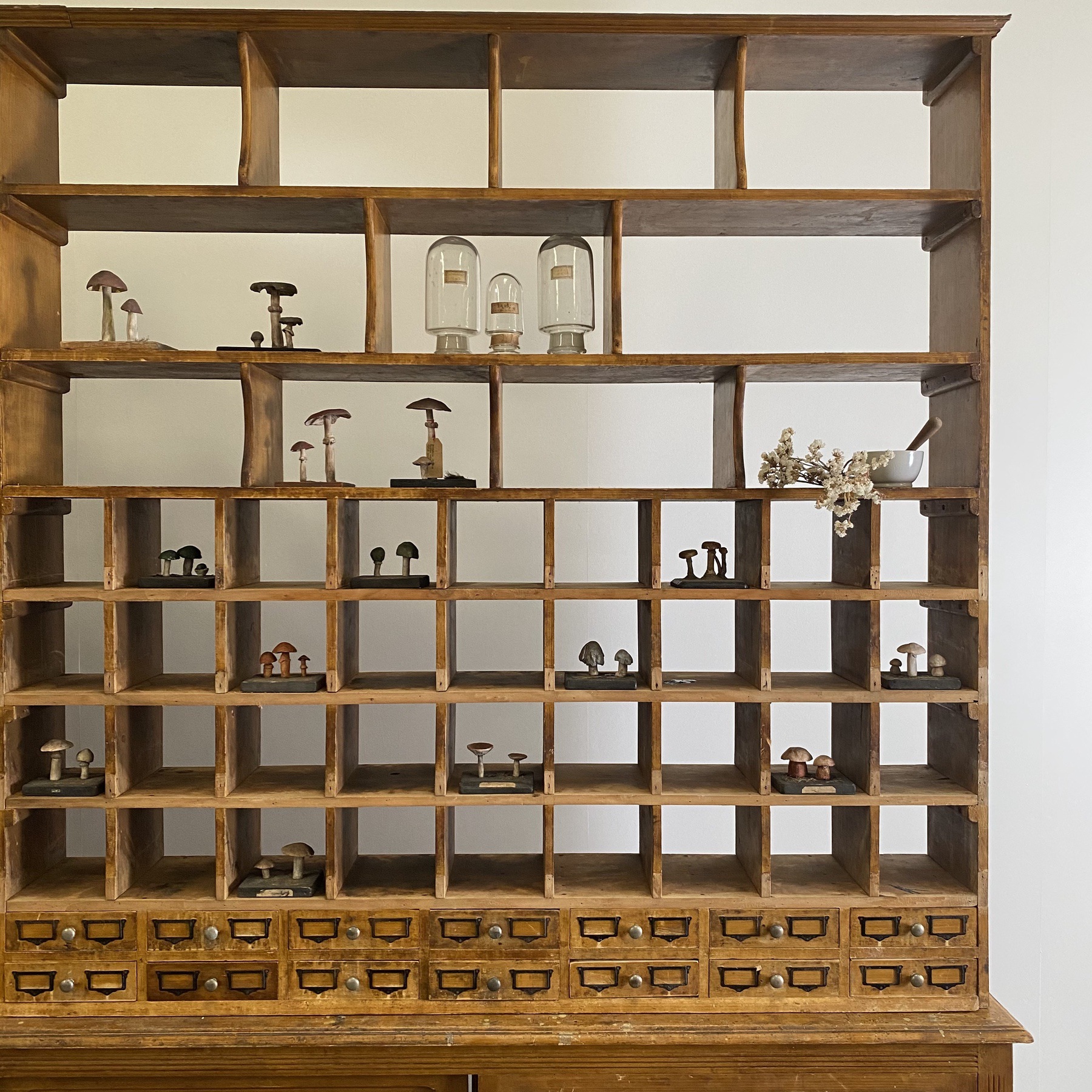 objet-vagabond-huge-cabinet0000