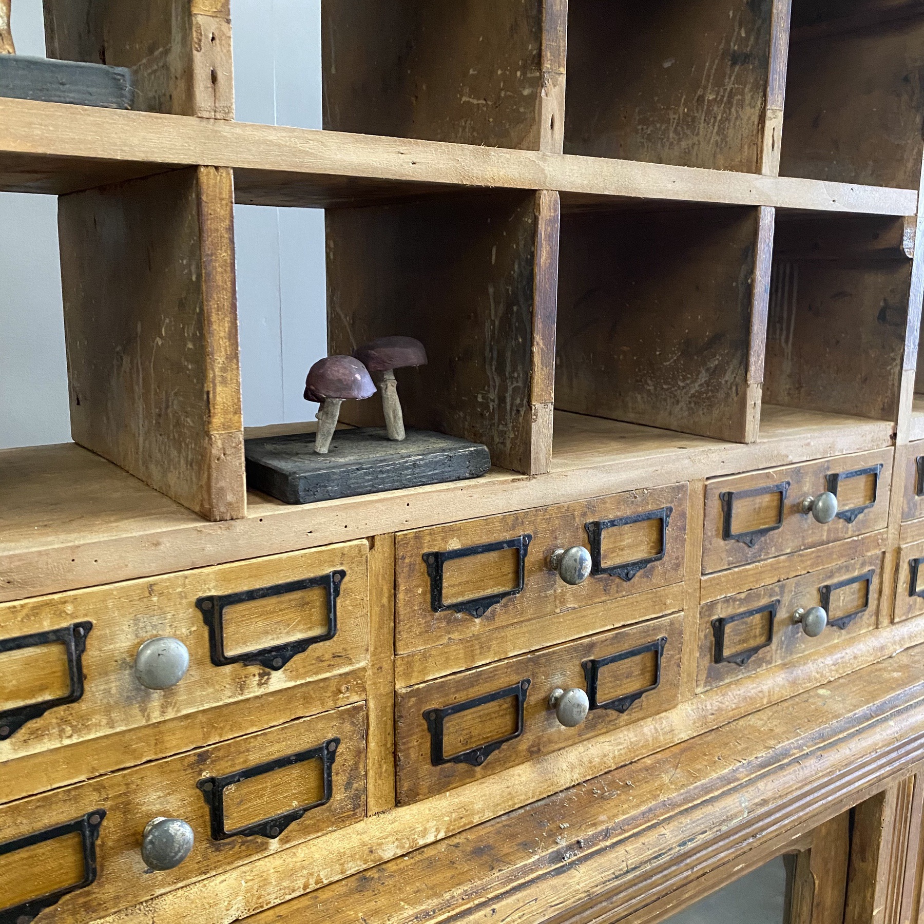 objet-vagabond-huge-cabinet0002