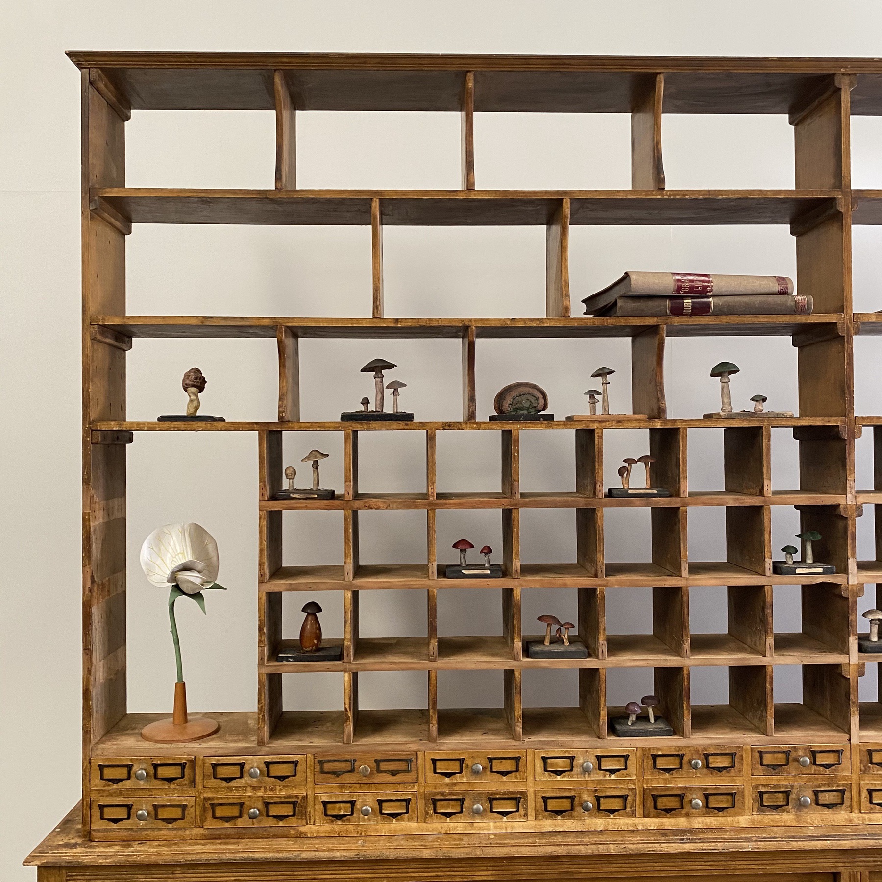 objet-vagabond-huge-cabinet0003