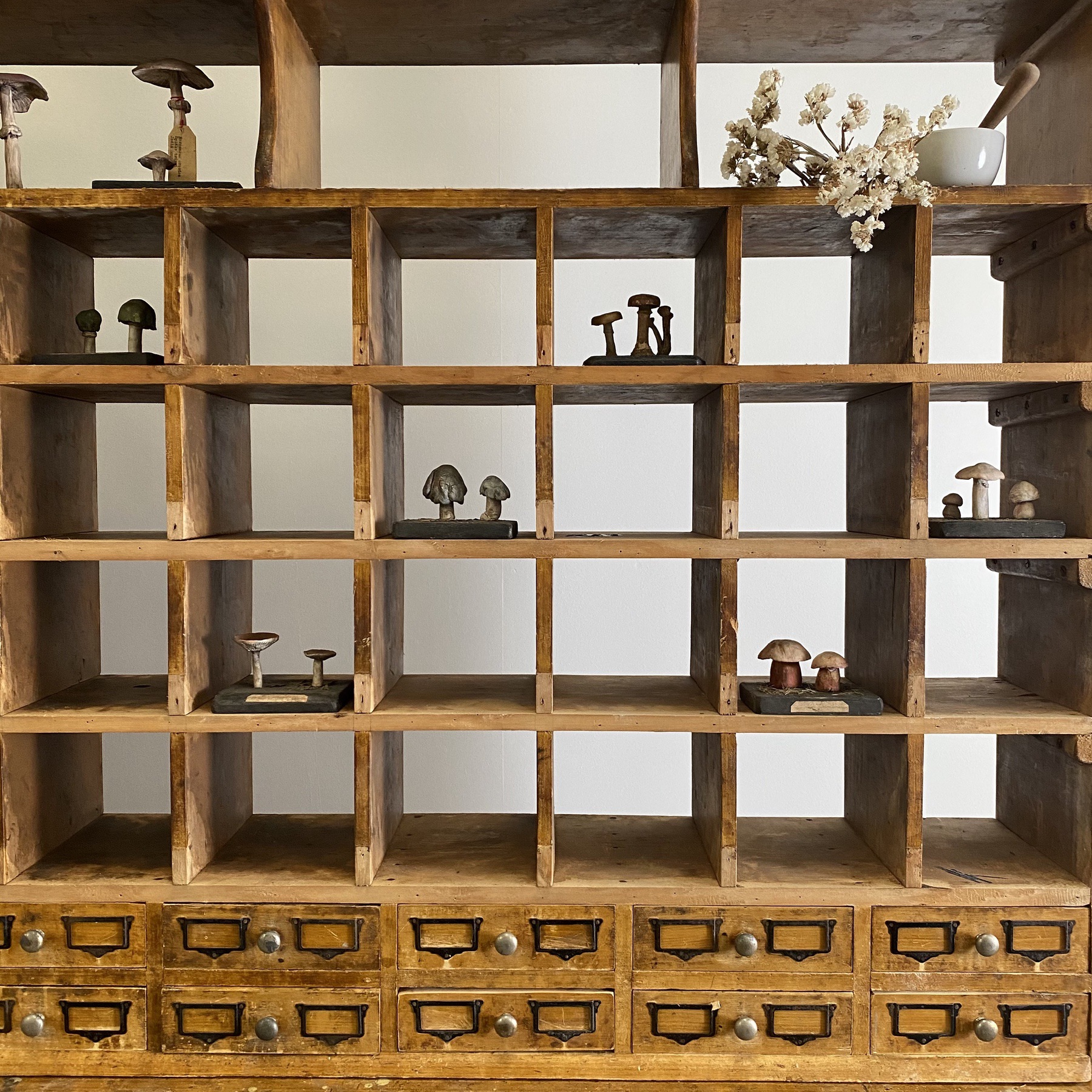 objet-vagabond-huge-cabinet0005