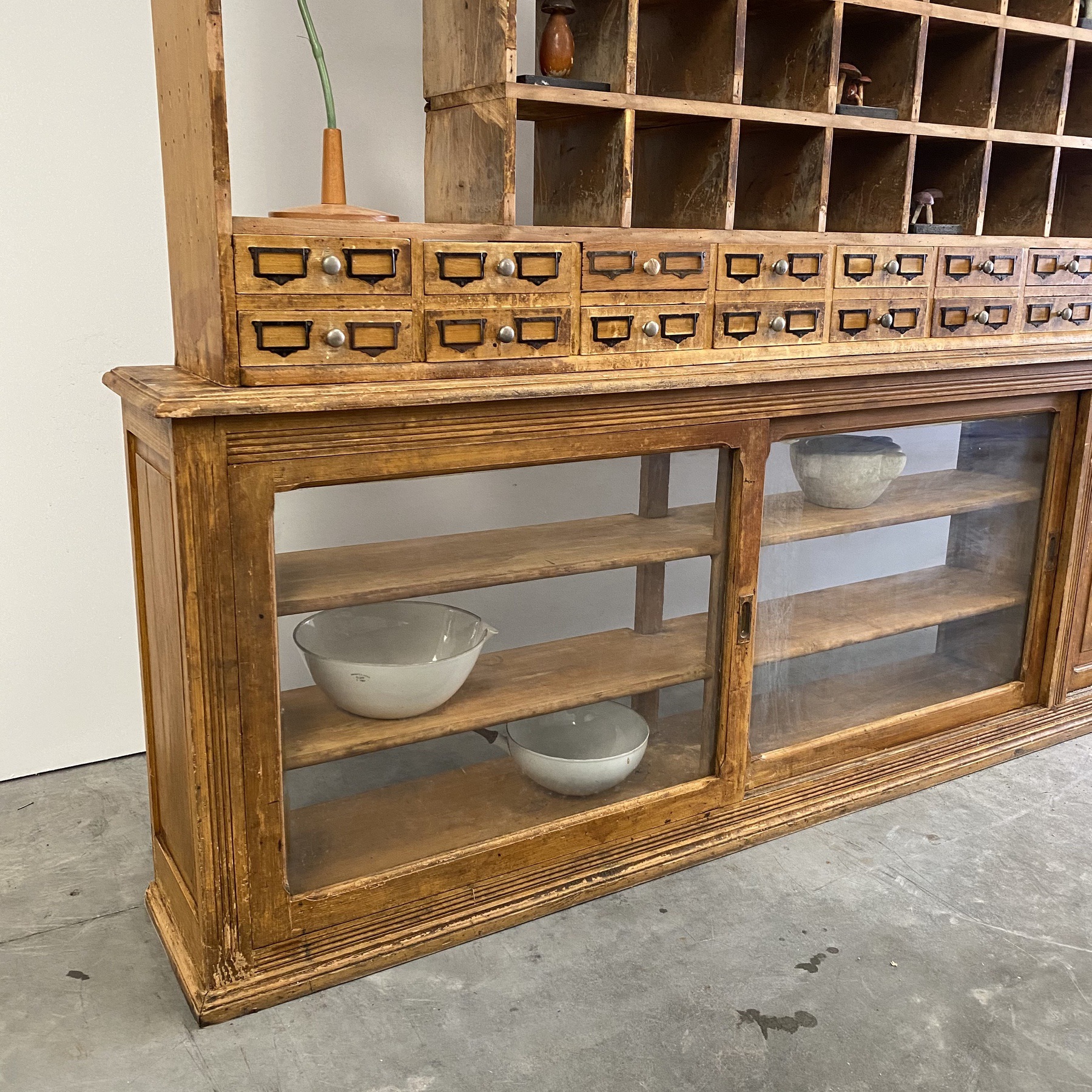 objet-vagabond-huge-cabinet0009