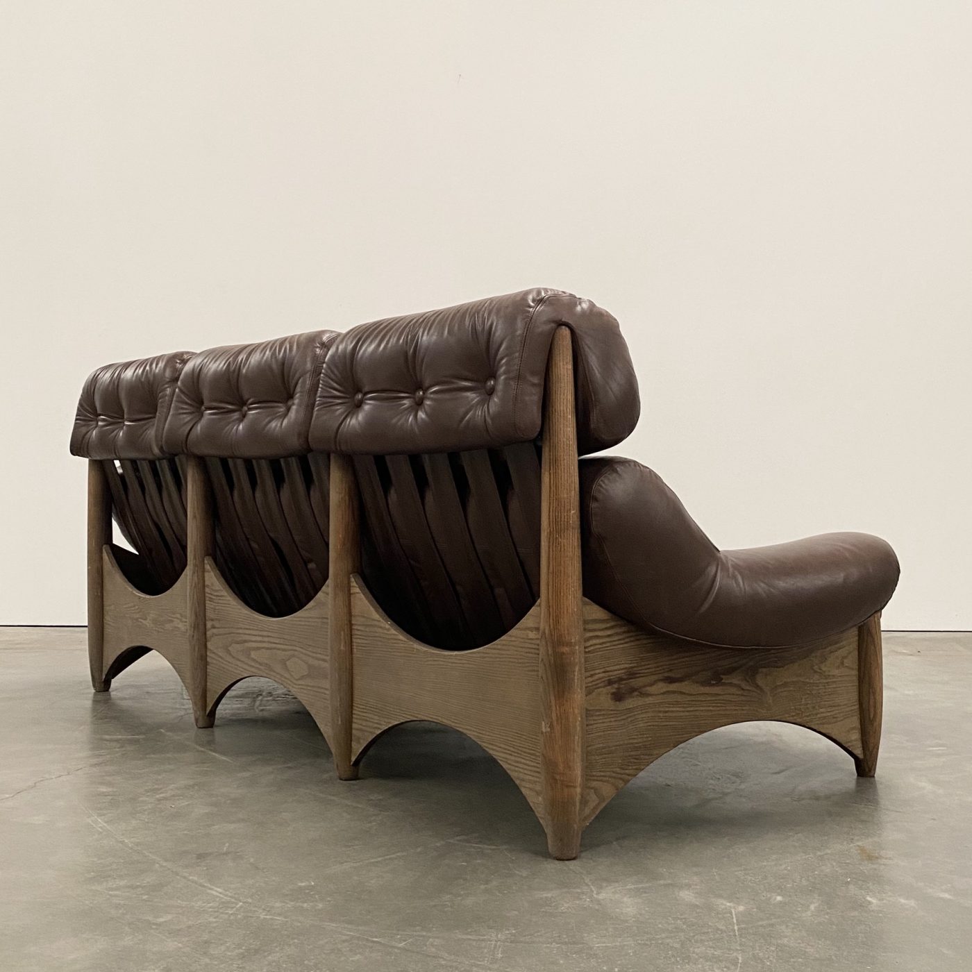 objet-vagabond-leather-sofa0001