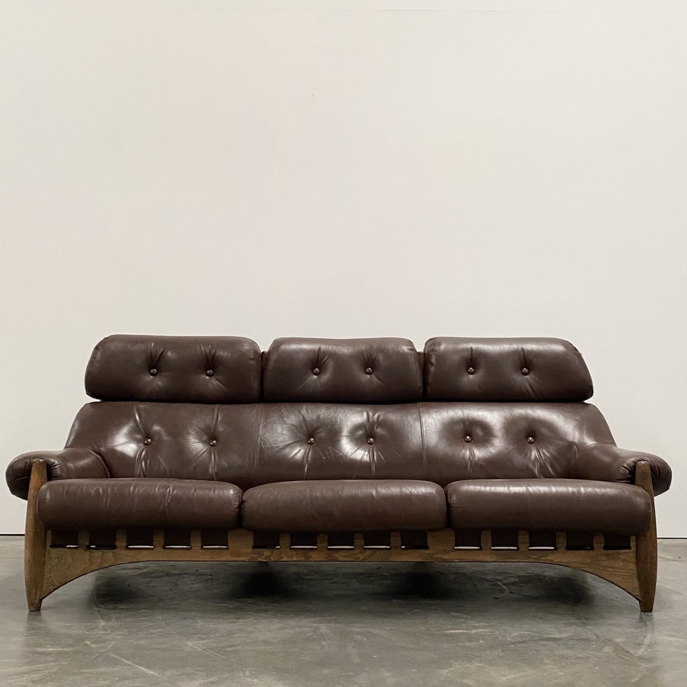 objet-vagabond-leather-sofa0002