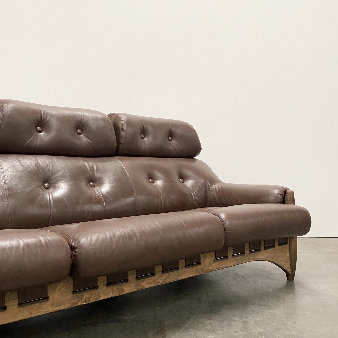 objet-vagabond-leather-sofa0003