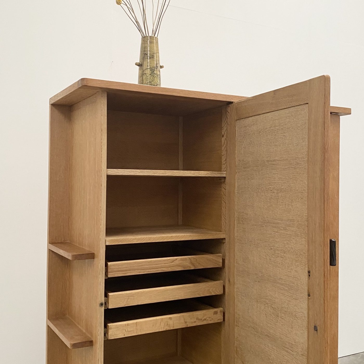 objet-vagabond-midcentury-cupboard0000