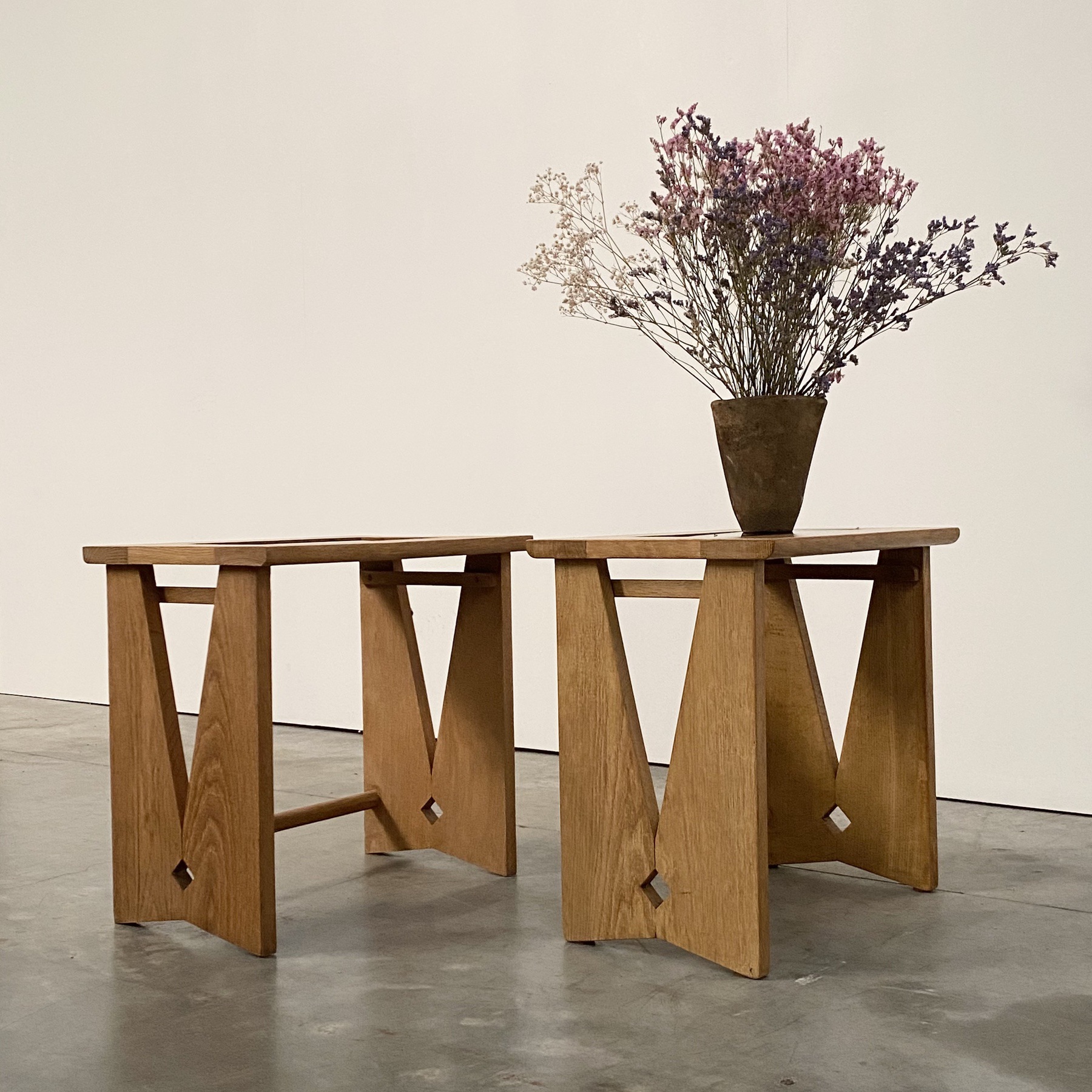 objet-vagabond-midcentury-sidetables0000